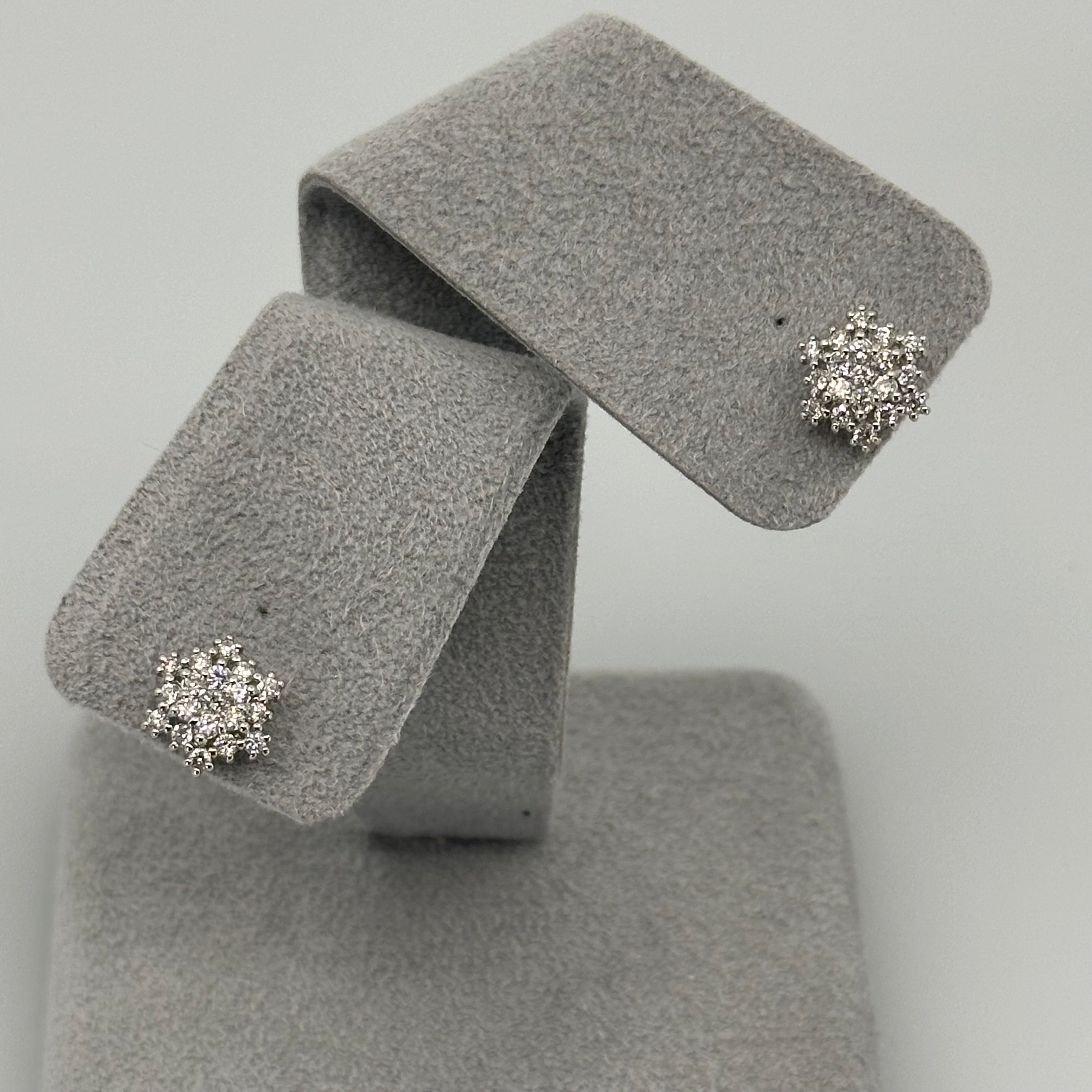 雪の結晶ピアス D 0.3ct 前後×2