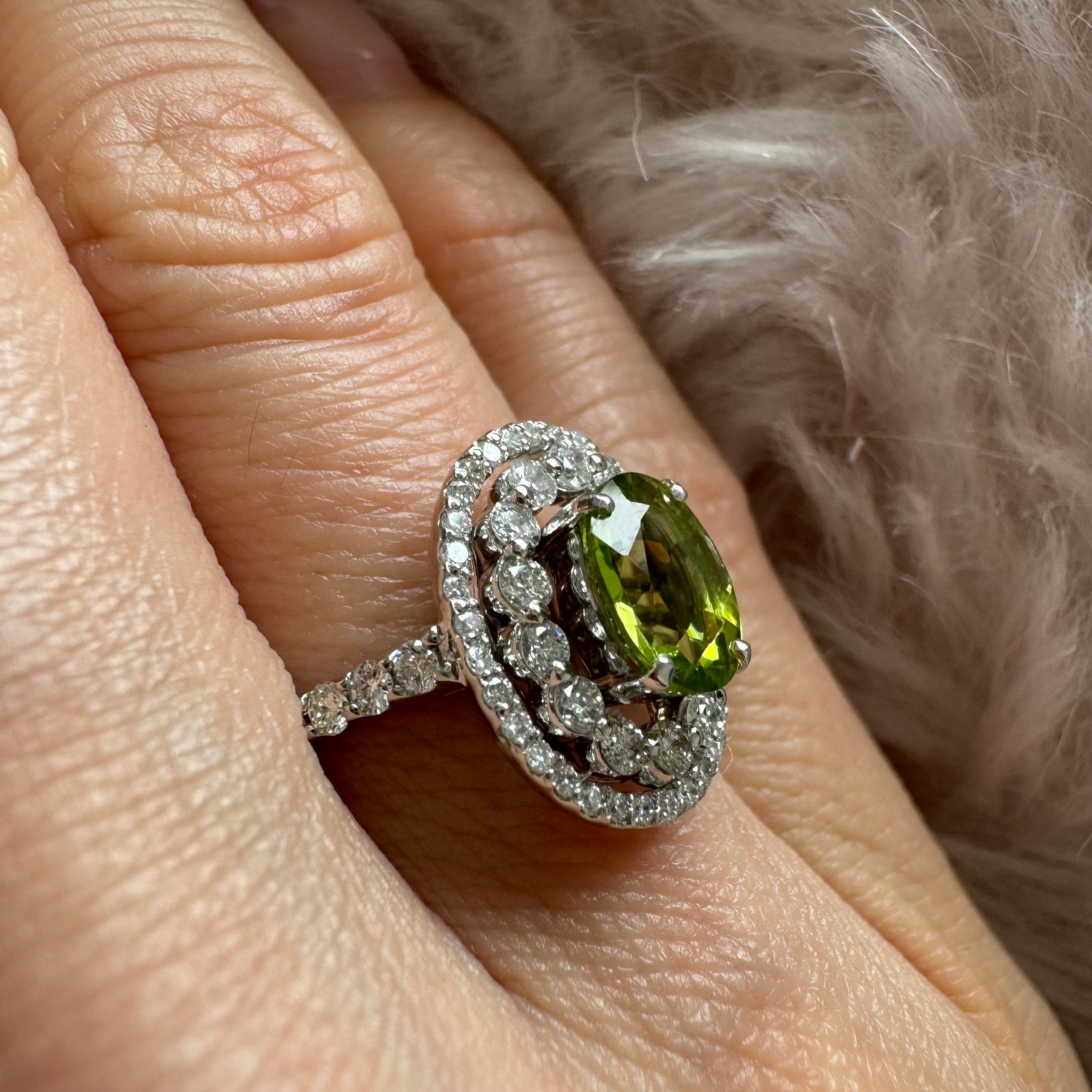 ソレイユ ペリドット 中石1ct前後 OV リング|A Jewelry Box 公式通販サイト