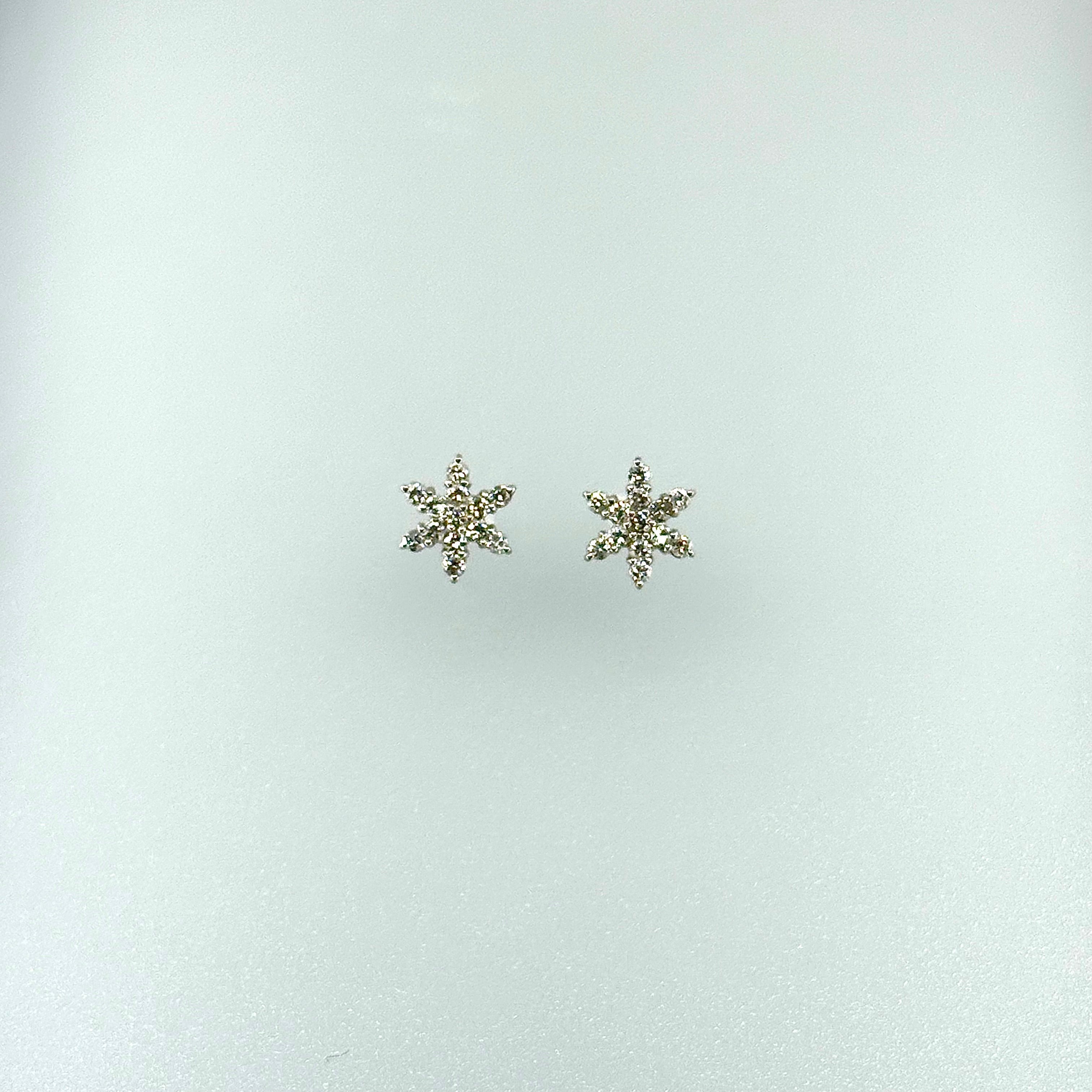 雪の結晶みたいなシンプルピアス ダイヤ(0.2ct×2)|A Jewelry Box 公式通販サイト