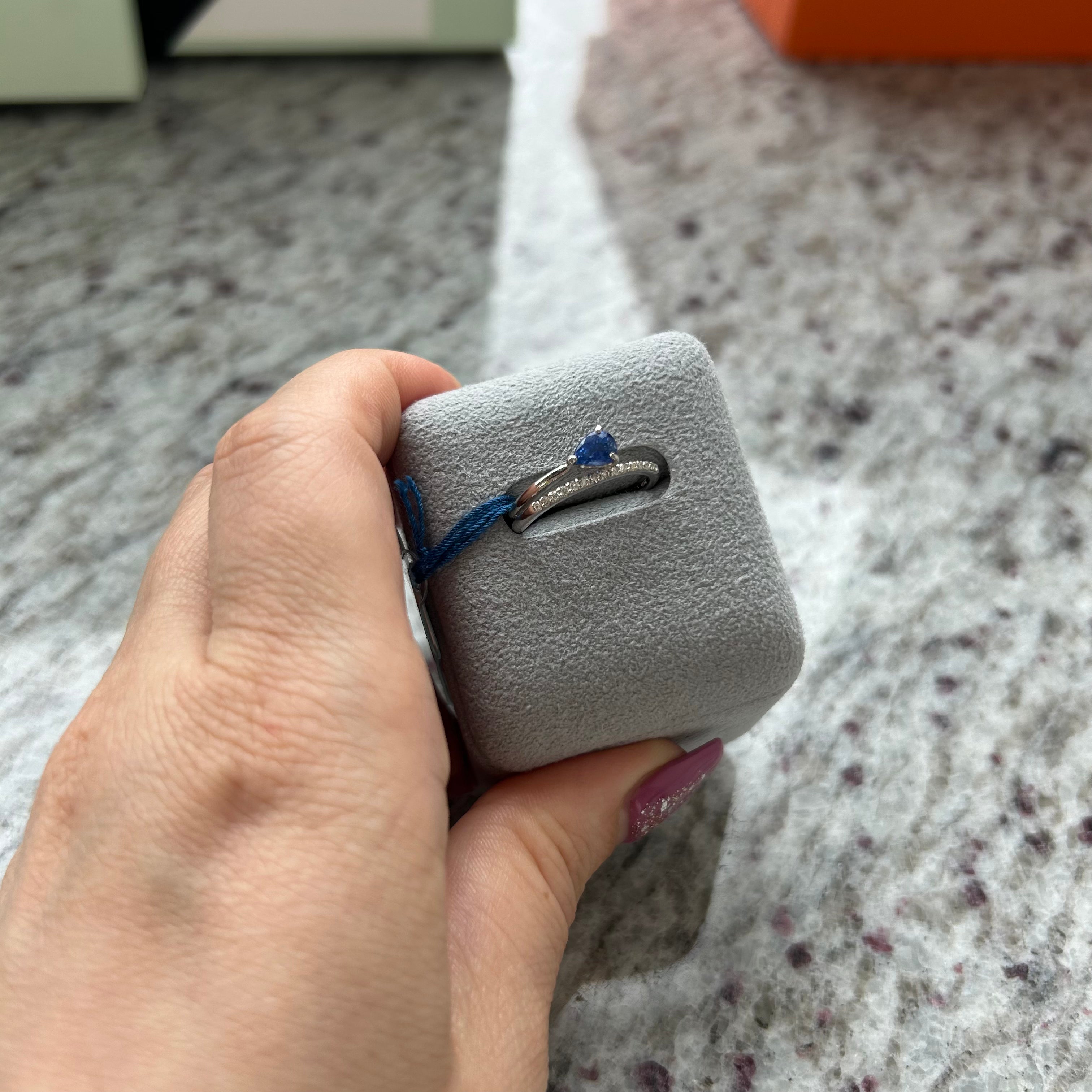 コーンフラワーサファイアリング中石0.49ct前後 PS PT〜NO HEATコーンフラワー AIGS|A Jewelry Box 公式通販サイト