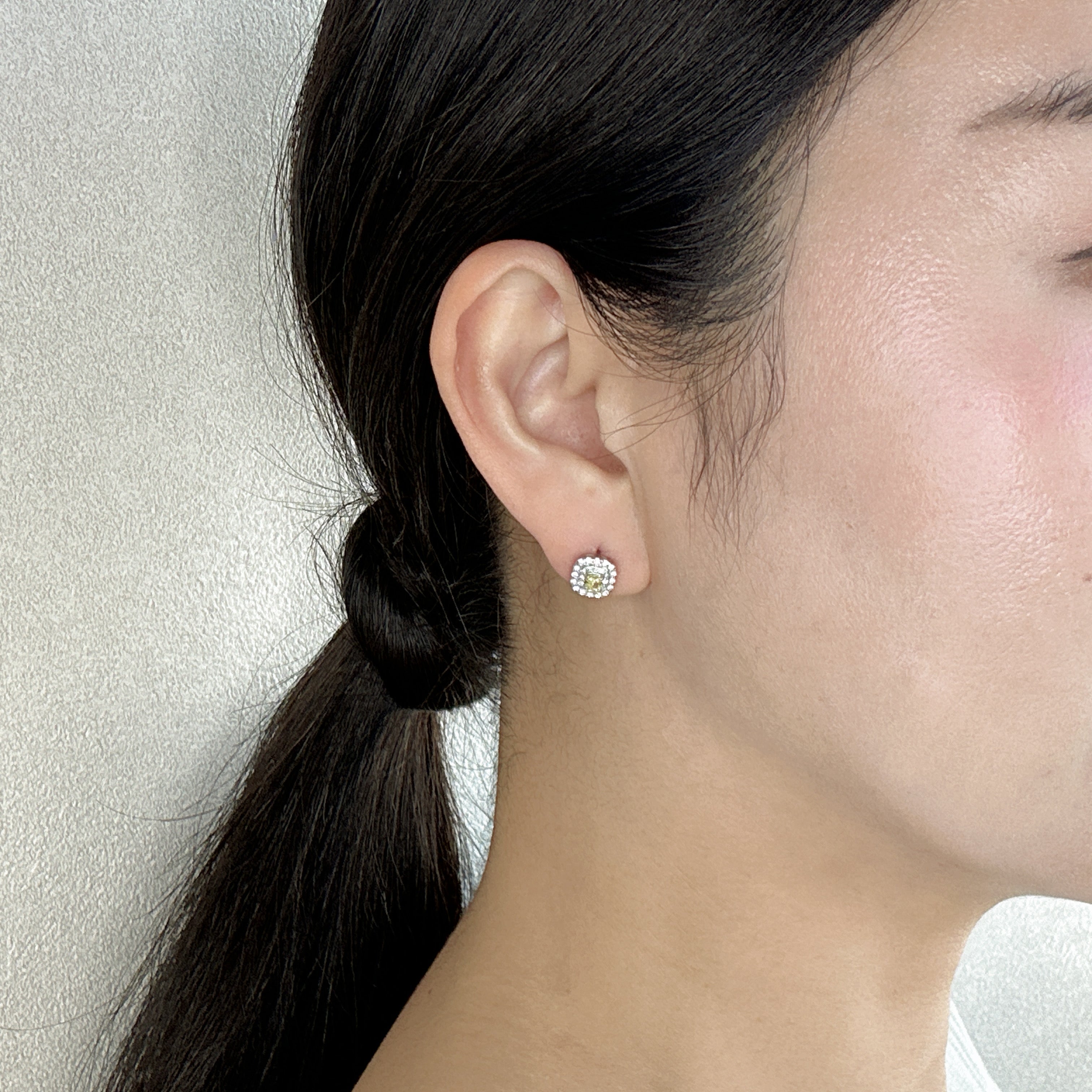 【ジョーヌ】ピアス ファンシーインテンスイエローダイヤ 0.15ct×2 SQ PT|A Jewelry Box 公式通販サイト