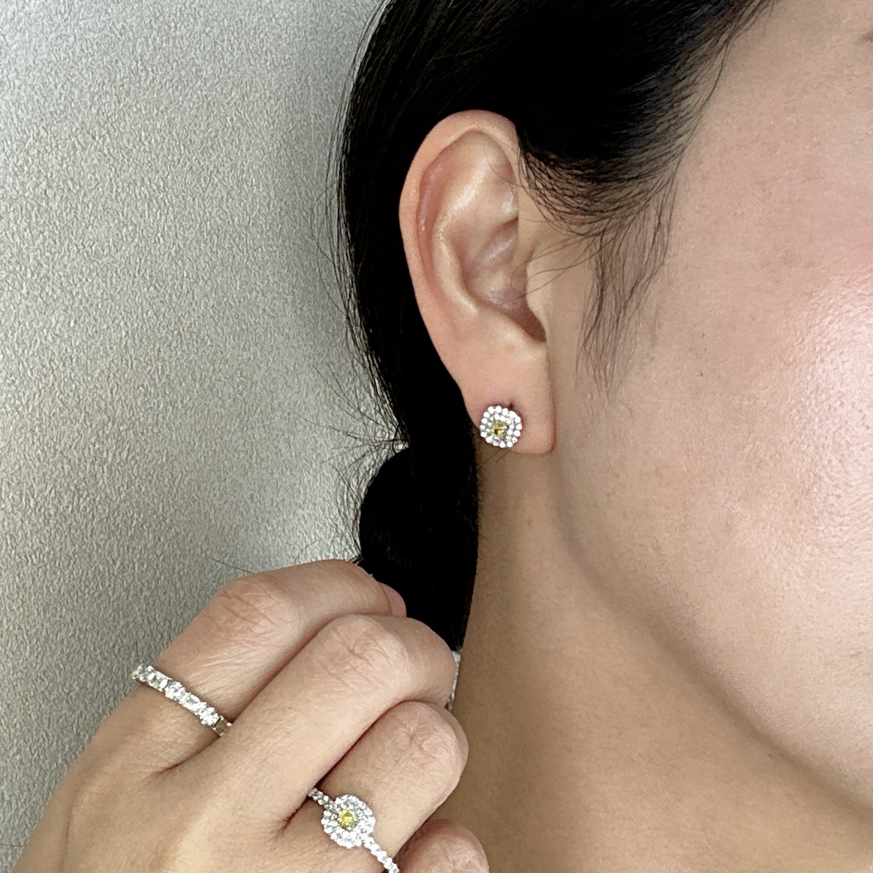 【ジョーヌ】ピアス ファンシーインテンスイエローダイヤ 0.15ct×2 SQ PT|A Jewelry Box 公式通販サイト