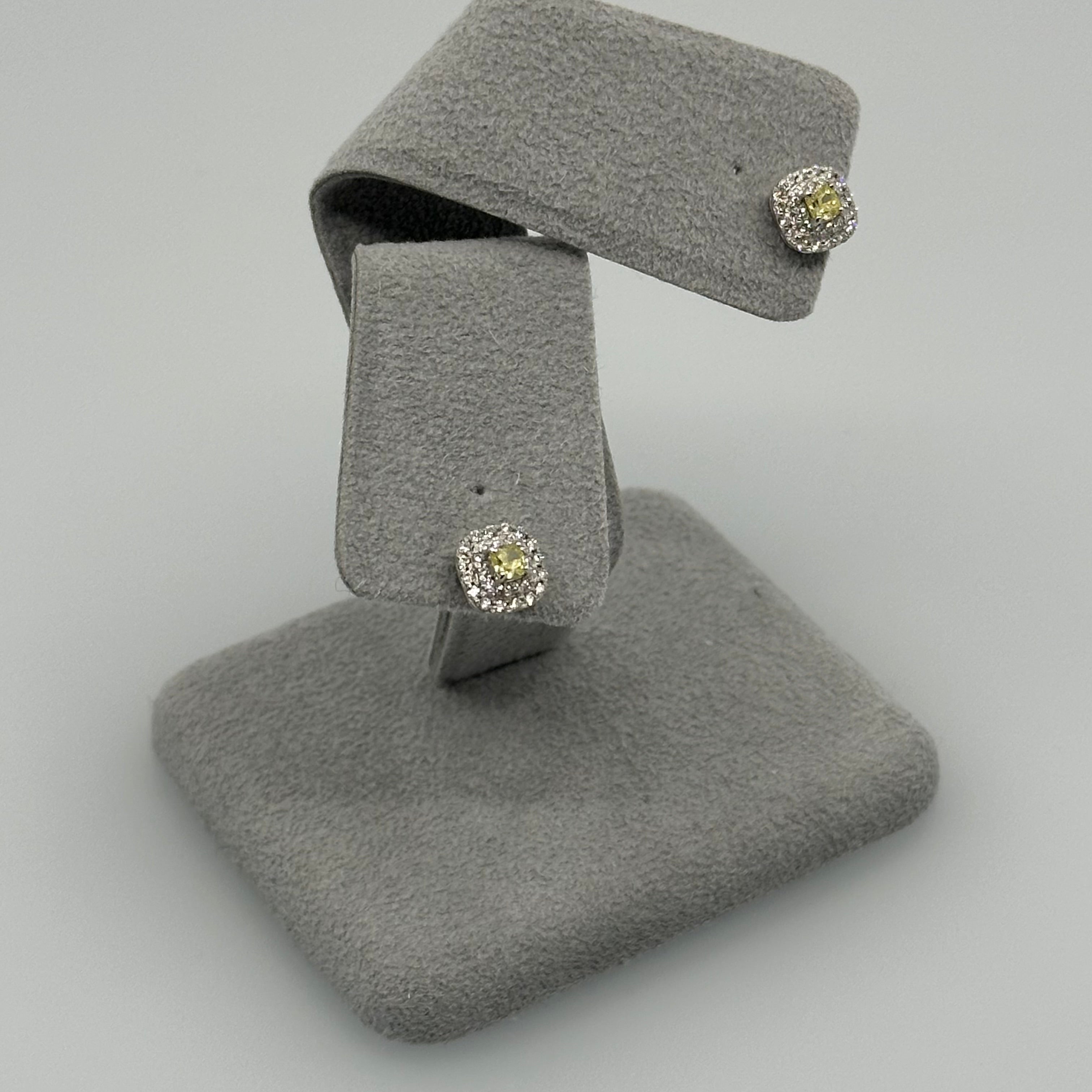 【ジョーヌ】ピアス ファンシーインテンスイエローダイヤ 0.15ct×2 SQ PT｜A Jewelry Box 公式通販サイト