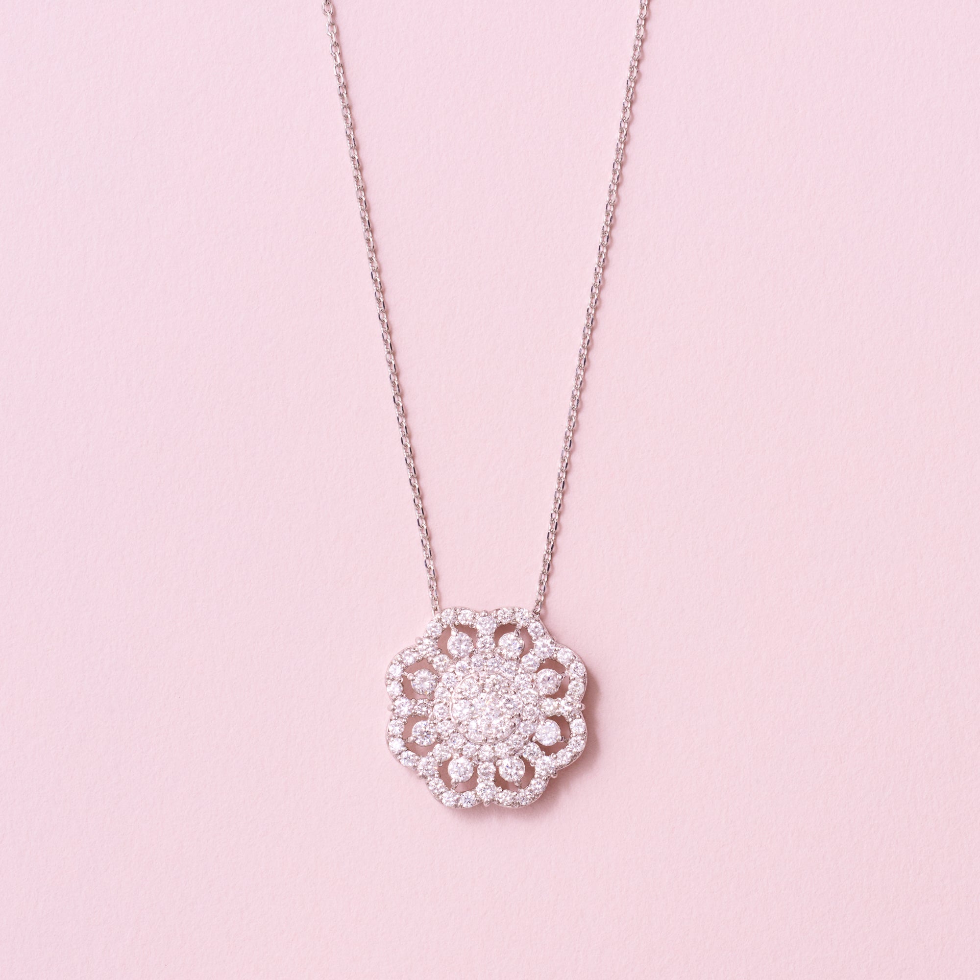 ［丸い花］ネックレス　ダイヤ