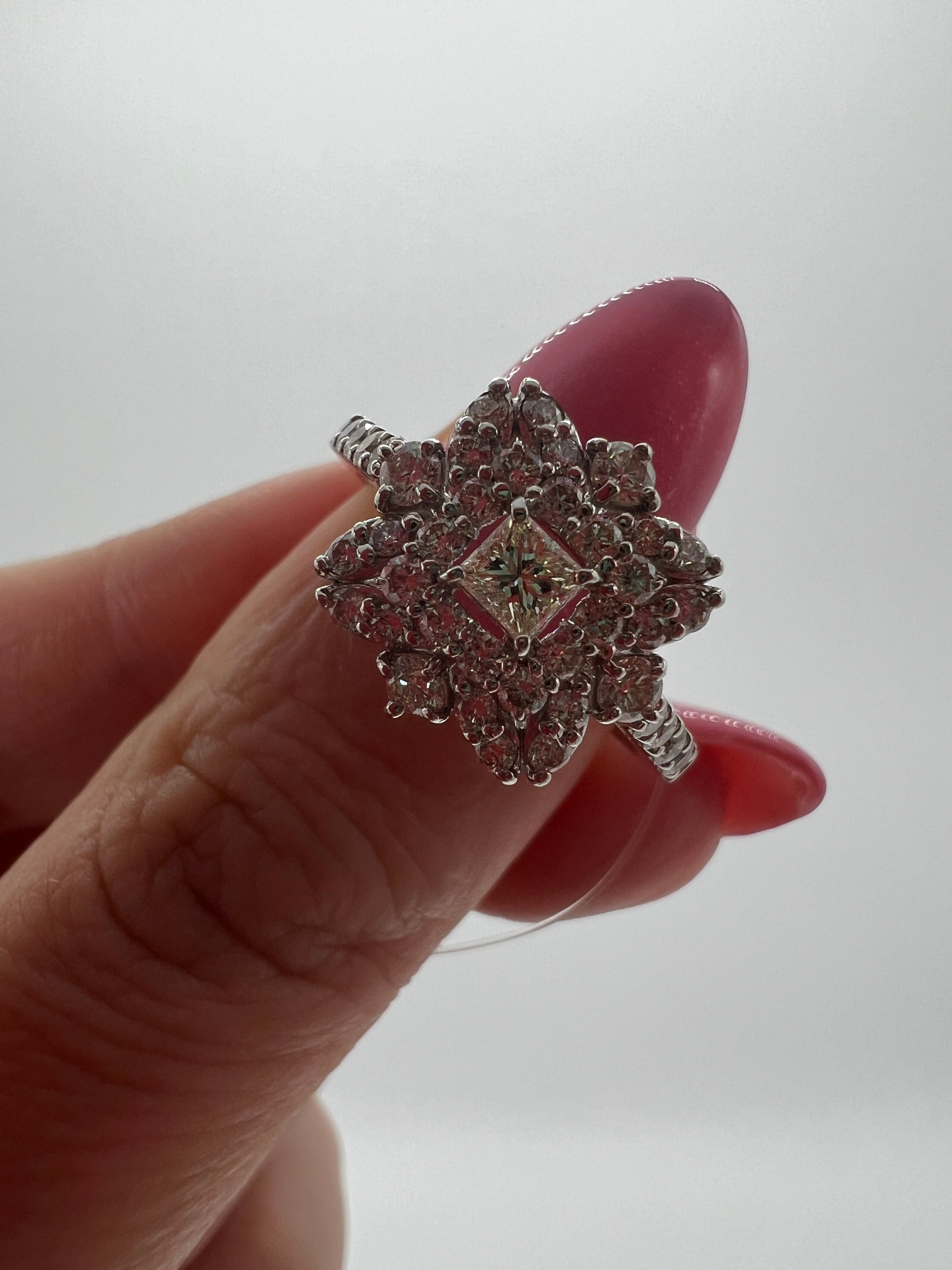 [アラベスク]白ダイヤ&ラウンドメレ｜A Jewelry Box 公式通販サイト