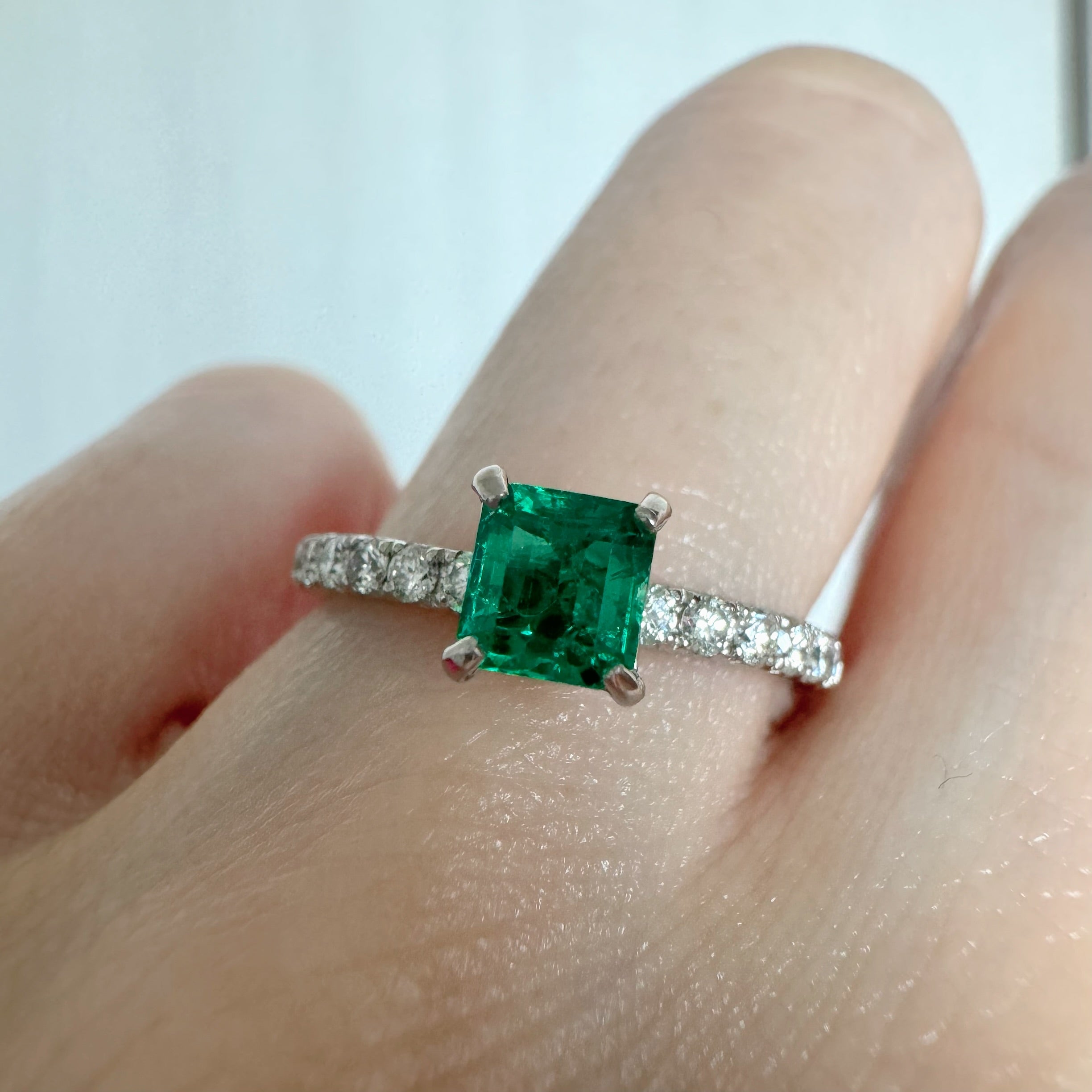 ［アルル］リング エメラルド 0.4ct SQ PT｜A Jewelry Box 公式通販サイト