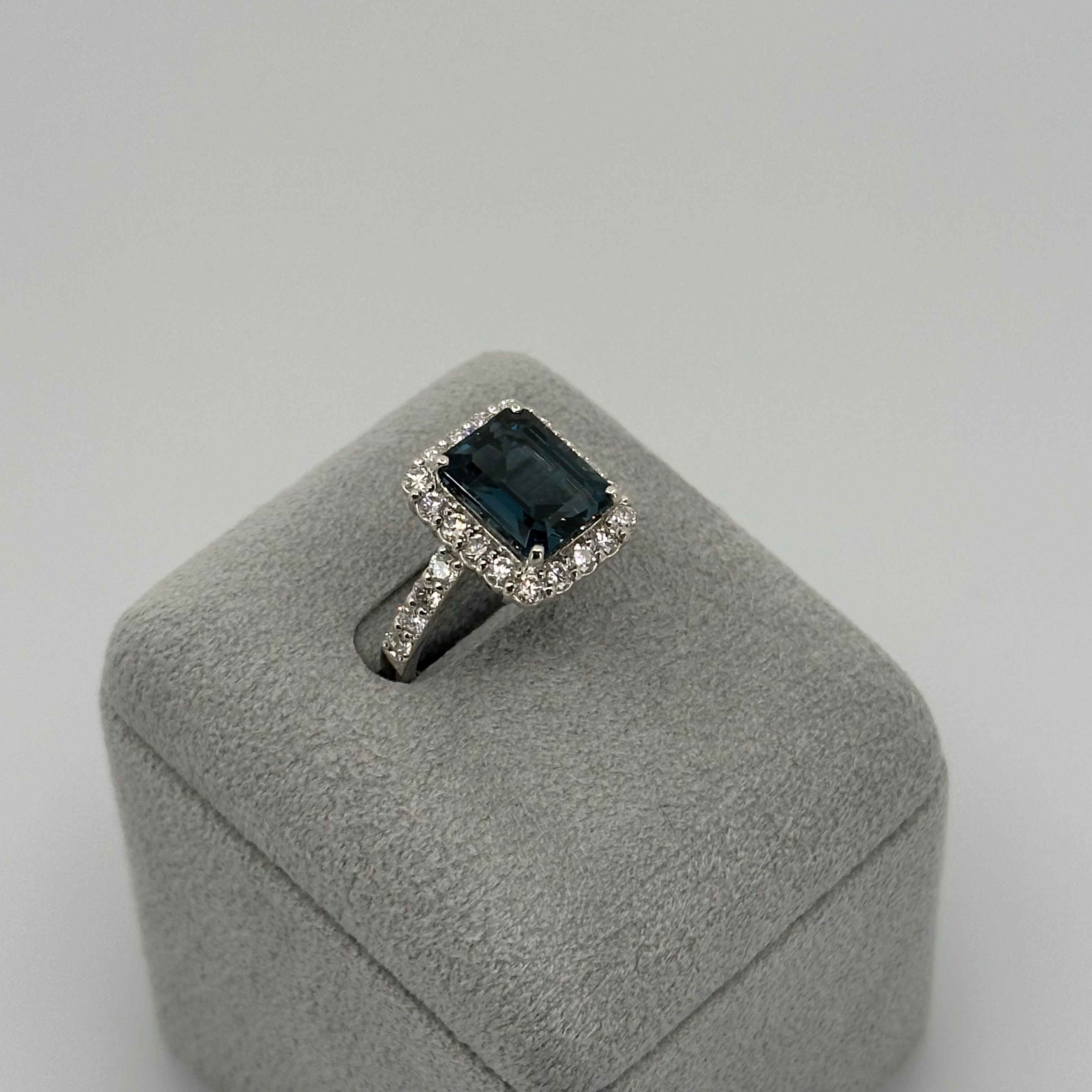 【オデットの羽飾り】リング ロンドンブルートパーズ 中石5ct前後 SQ｜A Jewelry Box 公式通販サイト
