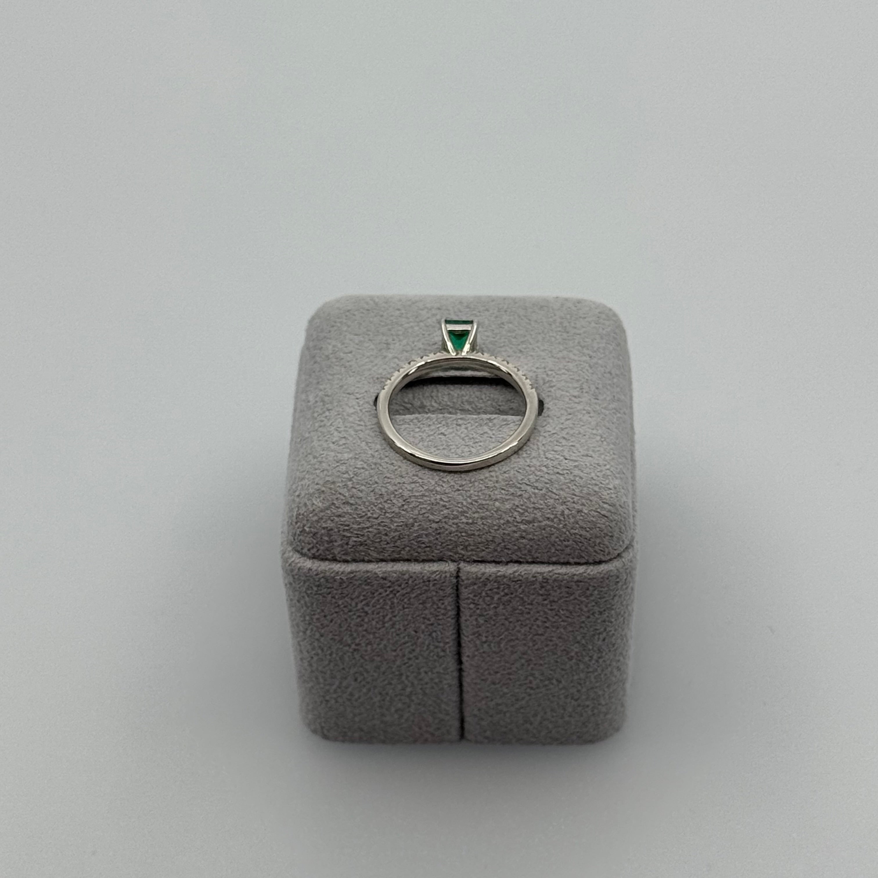 ［アルル］リング エメラルド 0.4ct SQ PT｜A Jewelry Box 公式通販サイト