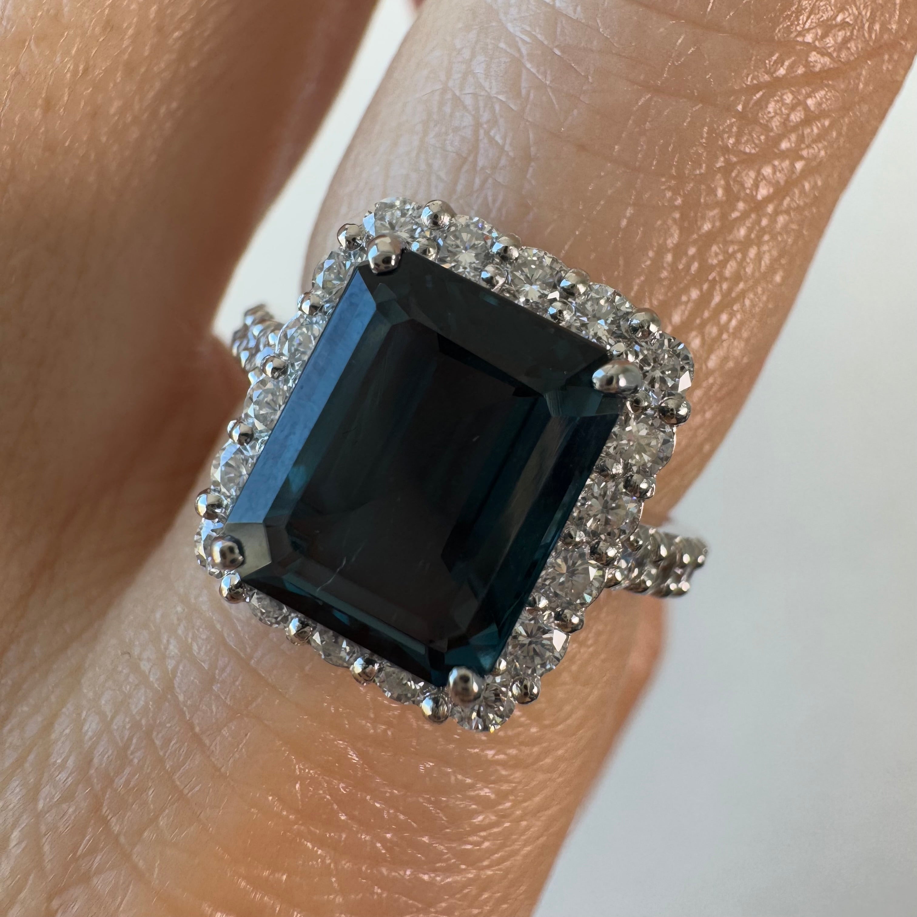 【オデットの羽飾り】リング ロンドンブルートパーズ 中石5ct前後 SQ｜A Jewelry Box 公式通販サイト