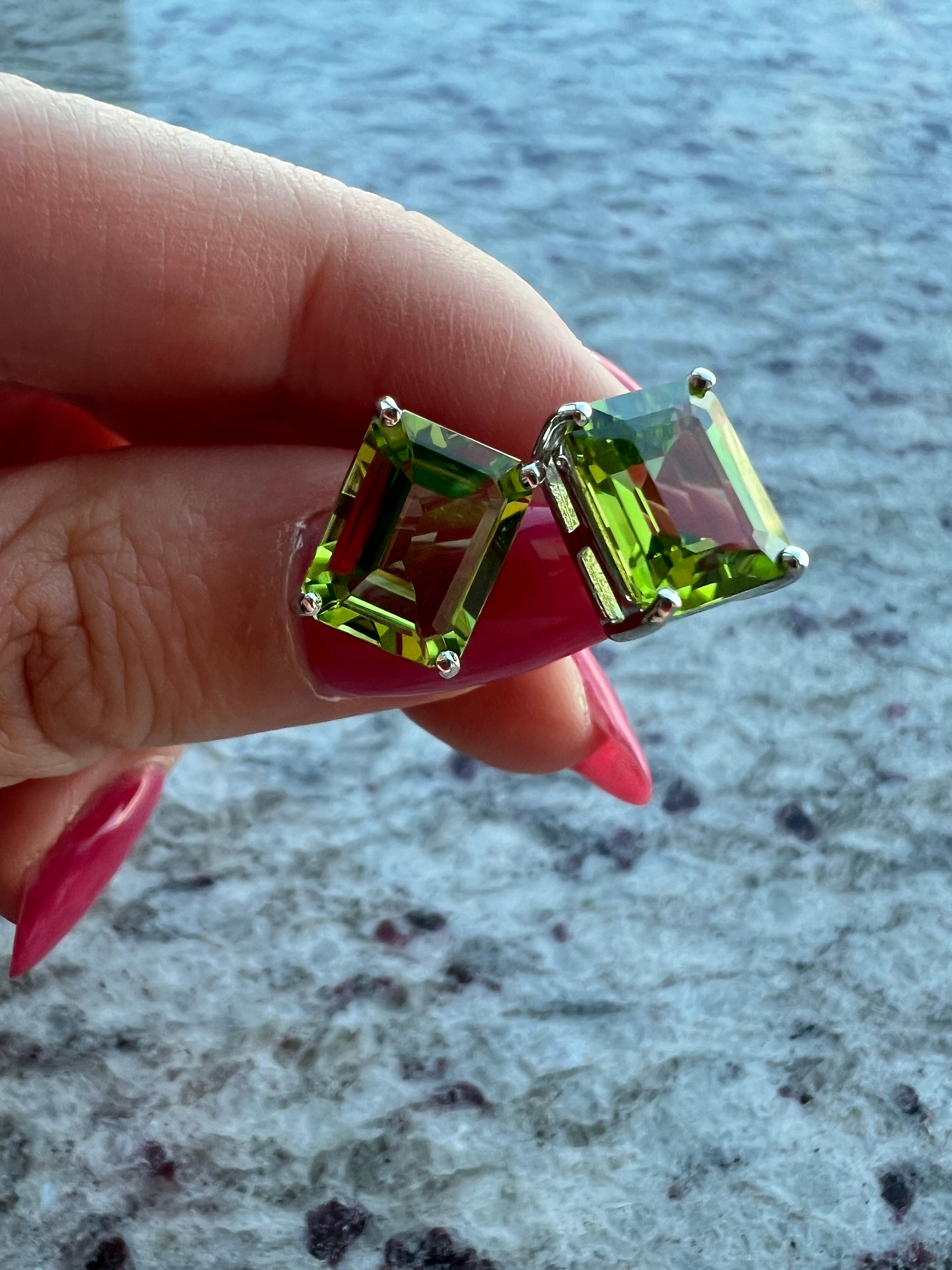 【フロリナ】ピアス ペリドット2ct前後×2 SQ｜A Jewelry Box 公式通販サイト