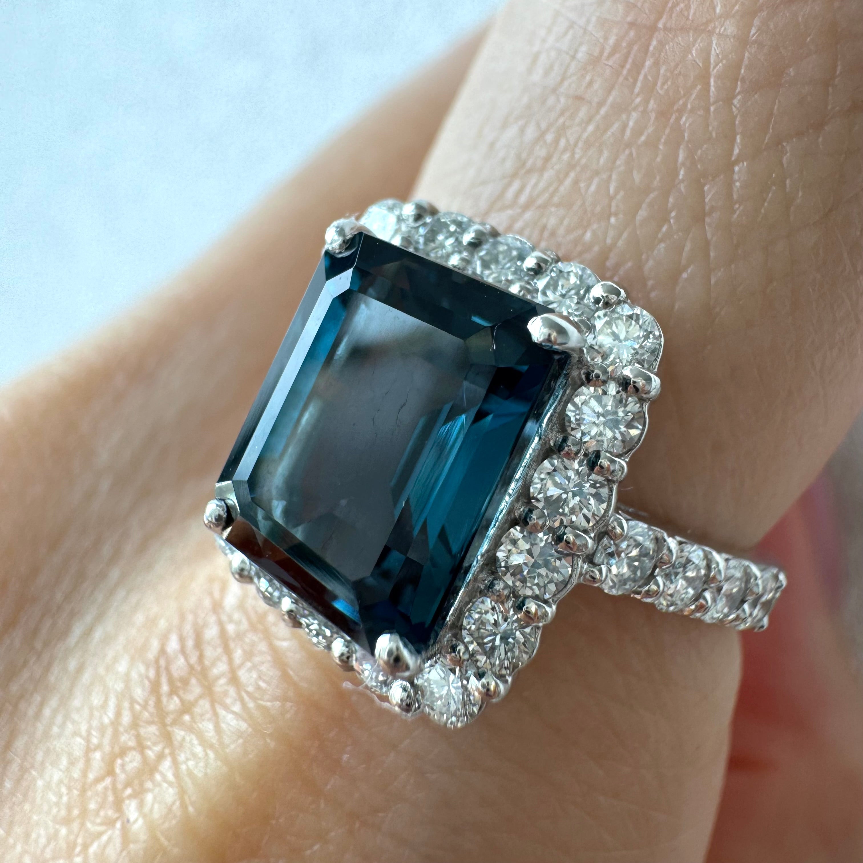 ［オデットの羽飾り］リング ロンドンブルートパーズ 5ct前後 SQ｜A Jewelry Box 公式通販サイト