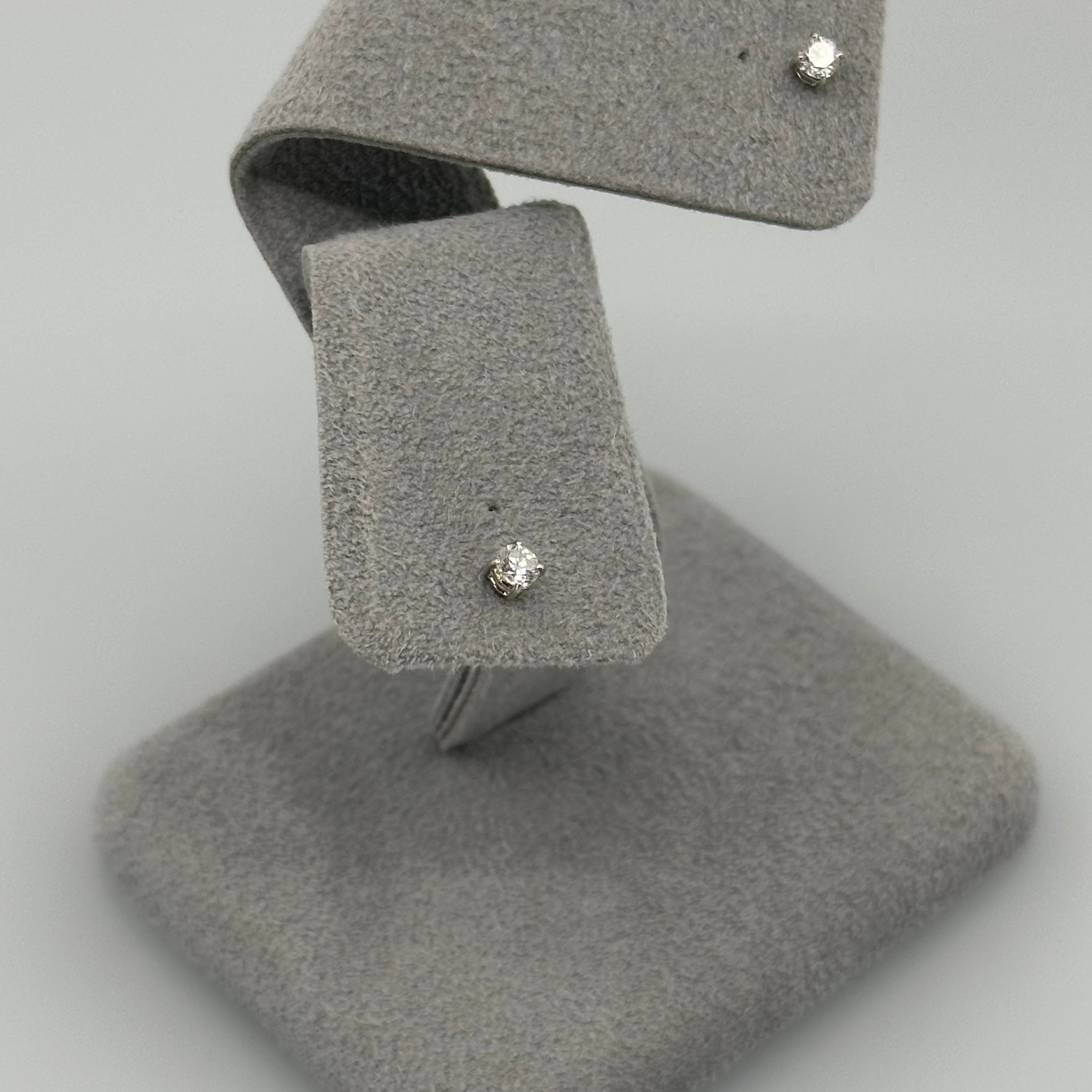 ［ポインター ］　0.1ct ノーマール　ピアス