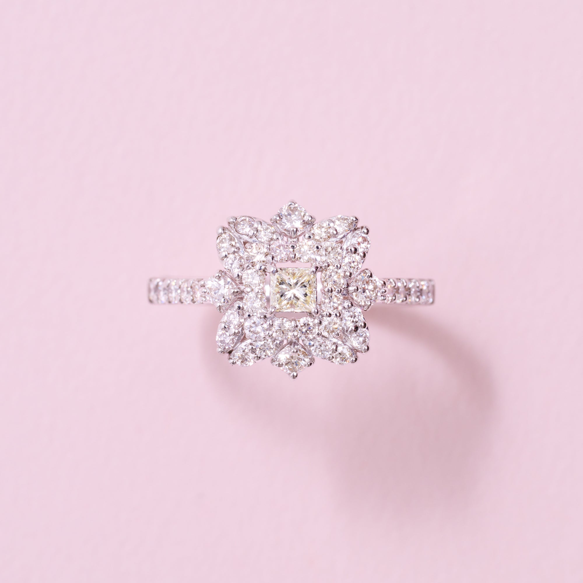 [アラベスク]白ダイヤ&ラウンドメレ｜A Jewelry Box 公式通販サイト