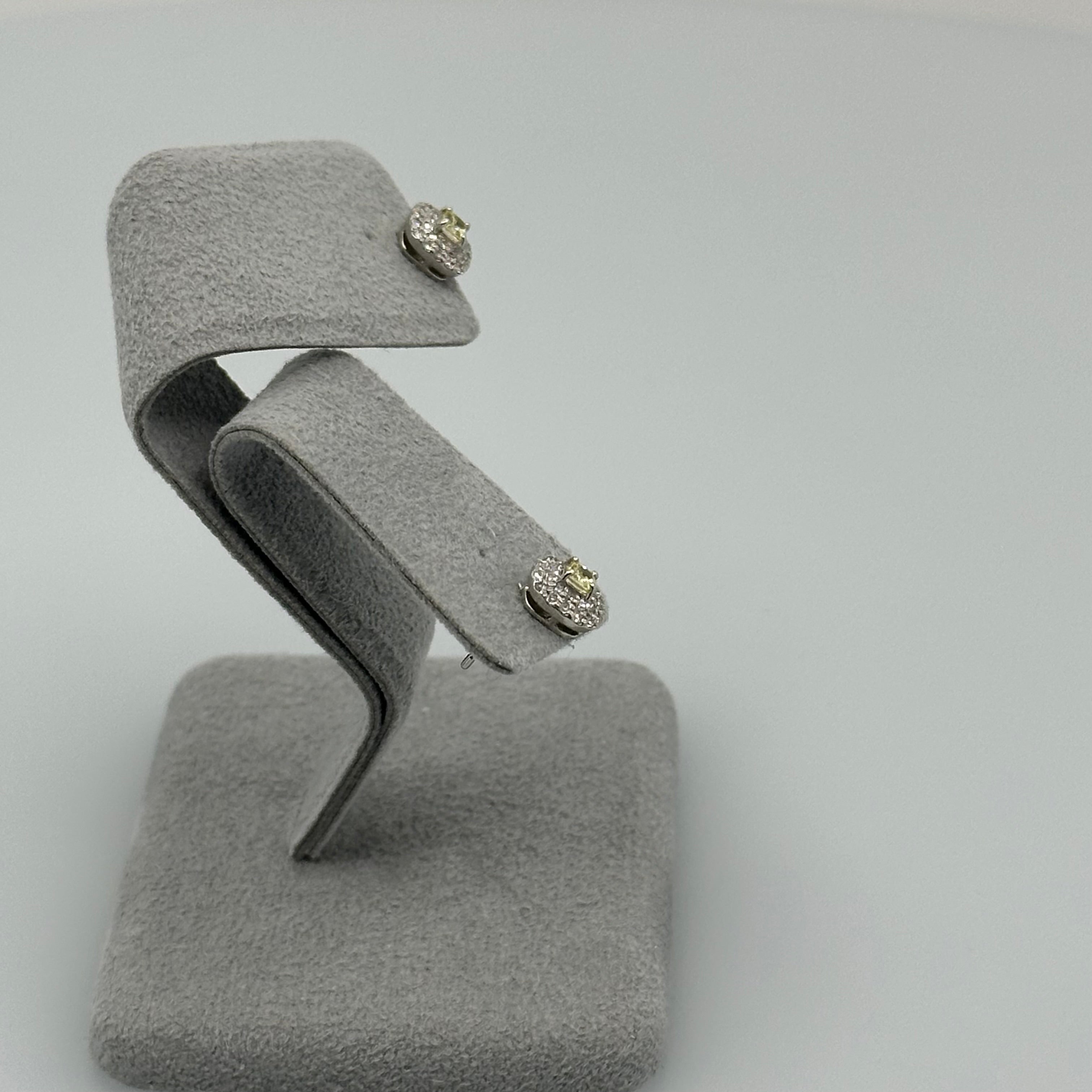 【ジョーヌ】ピアス ファンシーインテンスイエローダイヤ 0.15ct×2 SQ PT｜A Jewelry Box 公式通販サイト