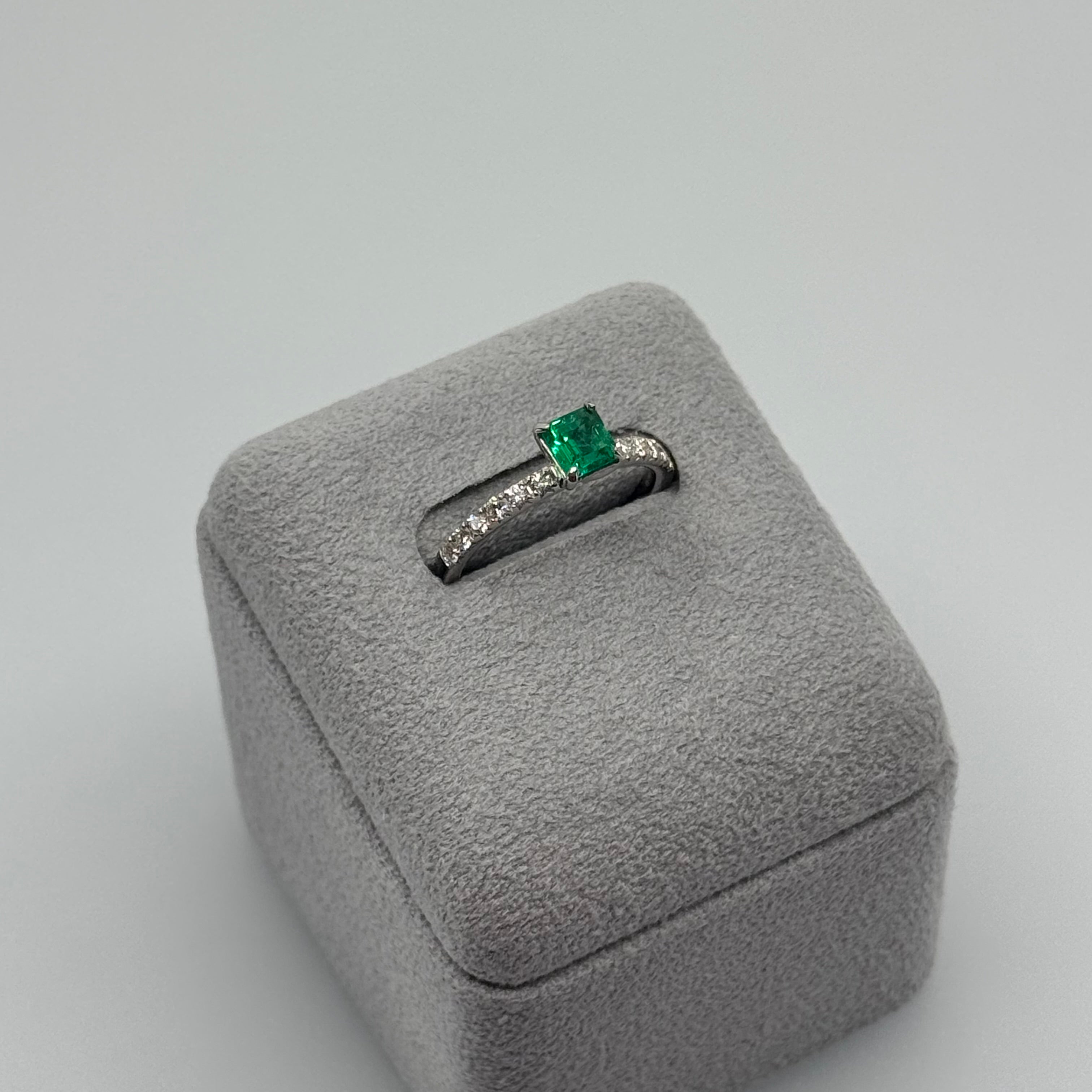 ［アルル］リング エメラルド 0.4ct SQ PT｜A Jewelry Box 公式通販サイト