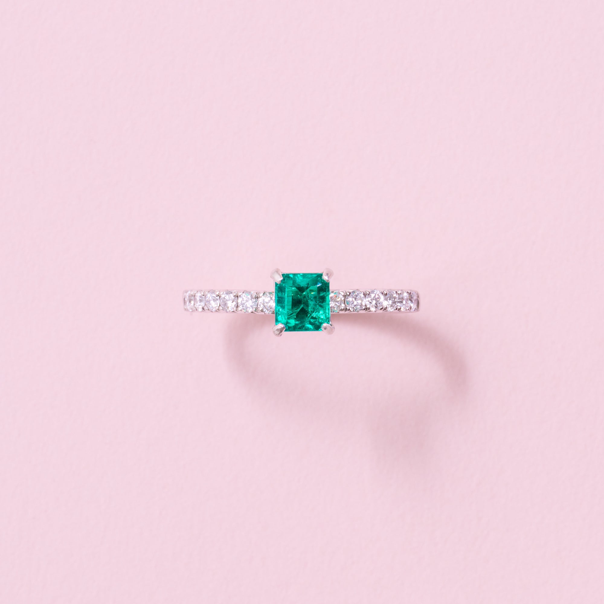 ［アルル］リング エメラルド 0.4ct SQ PT｜A Jewelry Box 公式通販サイト