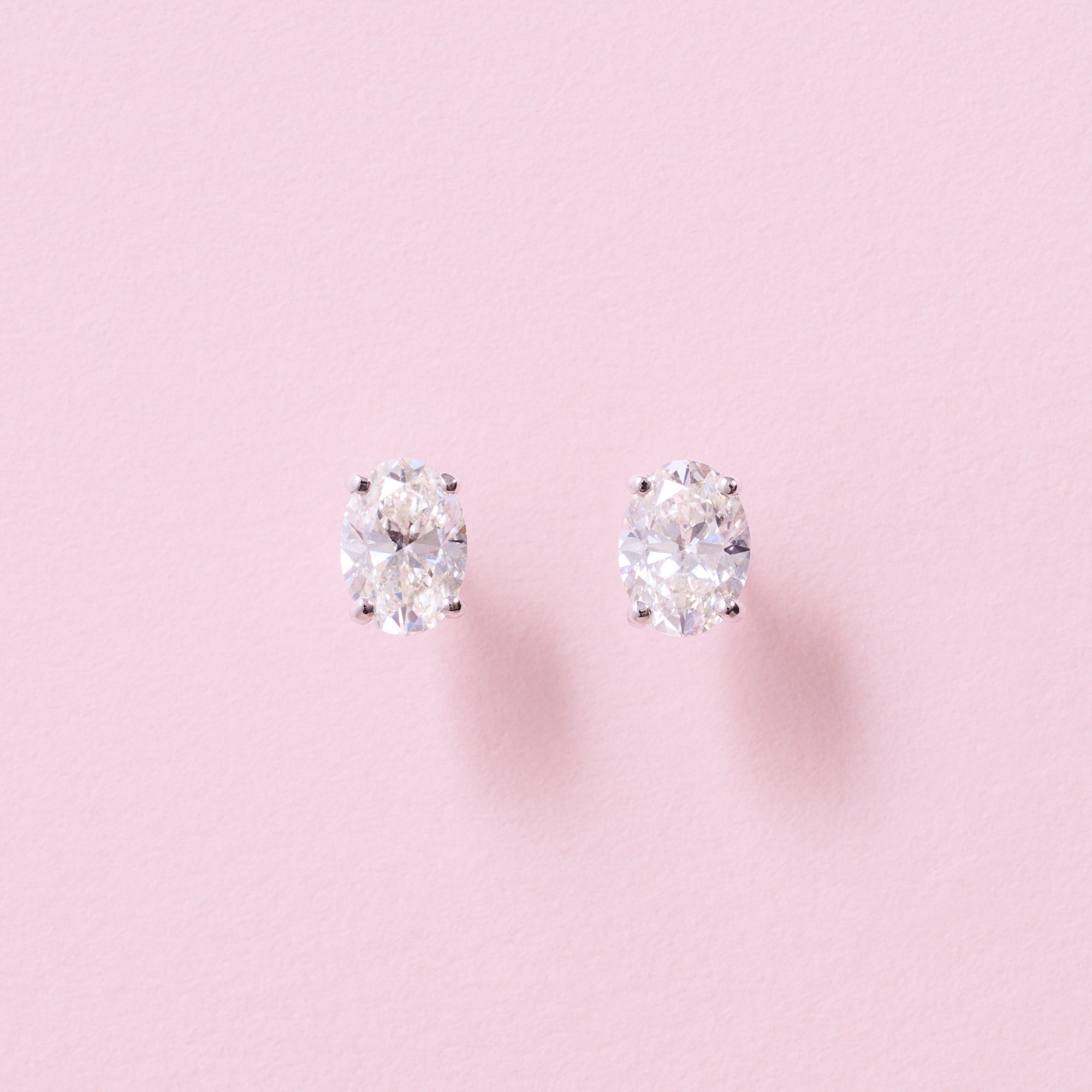 ［一点物/コリンヌ］ピアス ダイヤ 0.5ct×2 OV PT｜A Jewelry Box 公式通販サイト