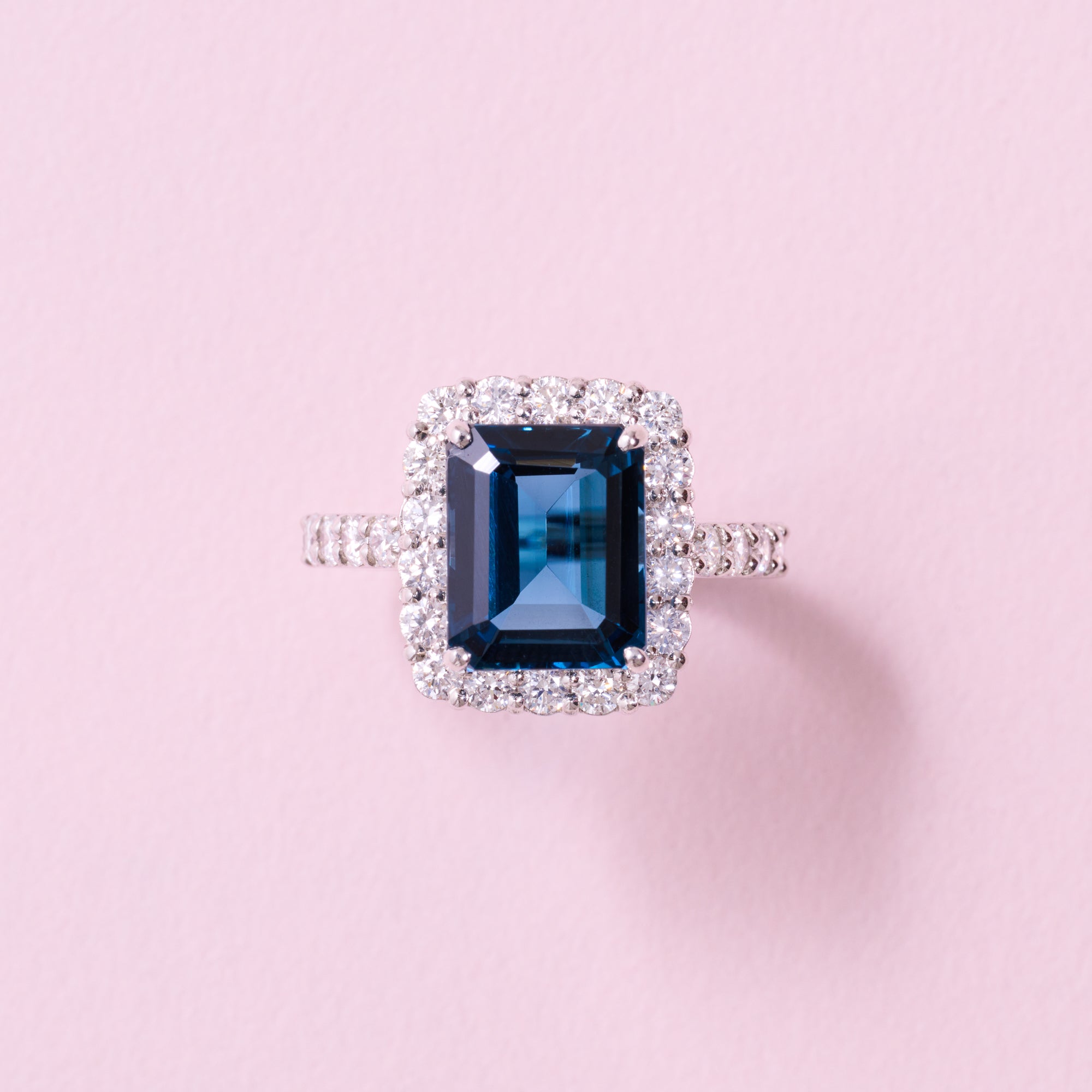 ［オデットの羽飾り］リング ロンドンブルートパーズ 5ct前後 SQ｜A Jewelry Box 公式通販サイト