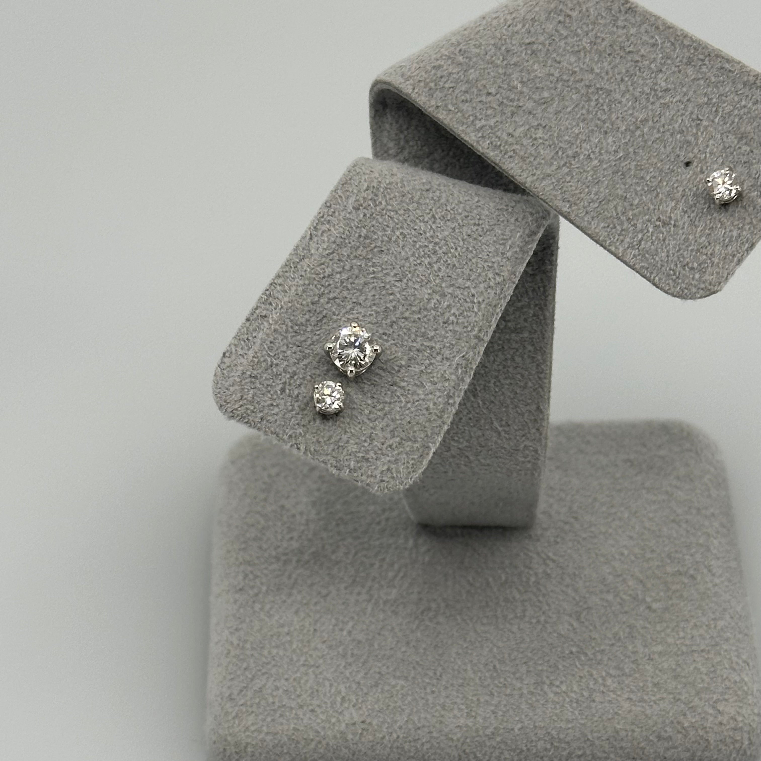 ［ポインター ］　0.1ct ノーマール　ピアス