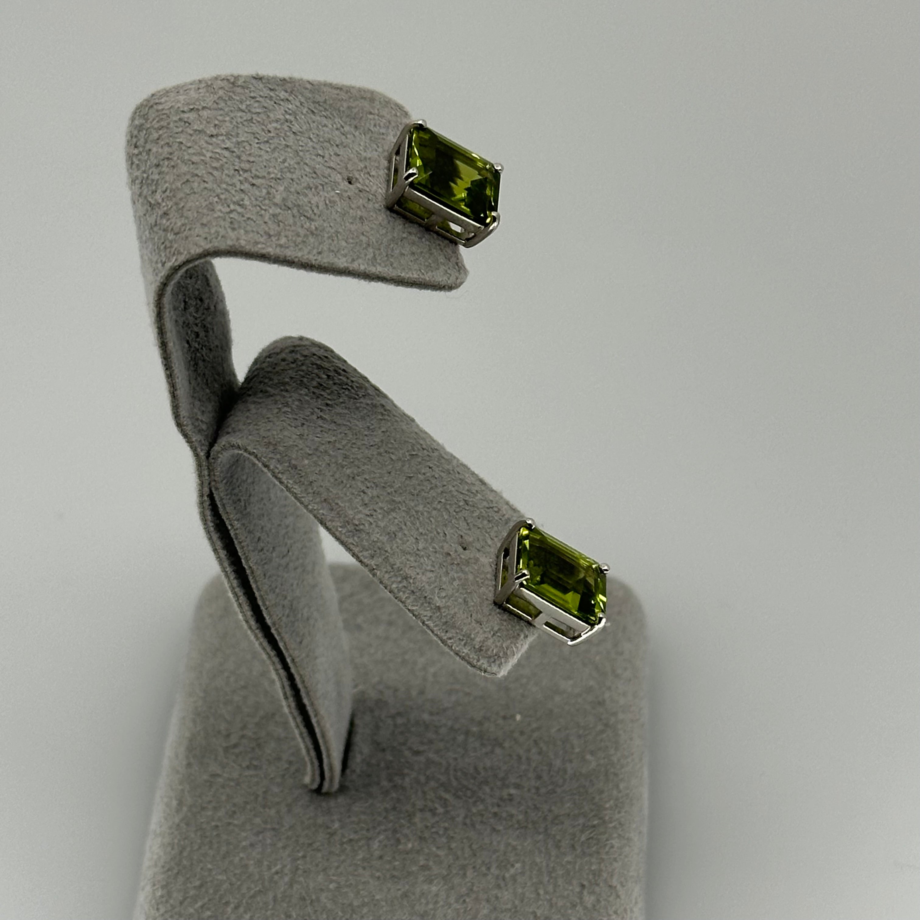 【フロリナ】ピアス ペリドット2ct前後×2 SQ｜A Jewelry Box 公式通販サイト