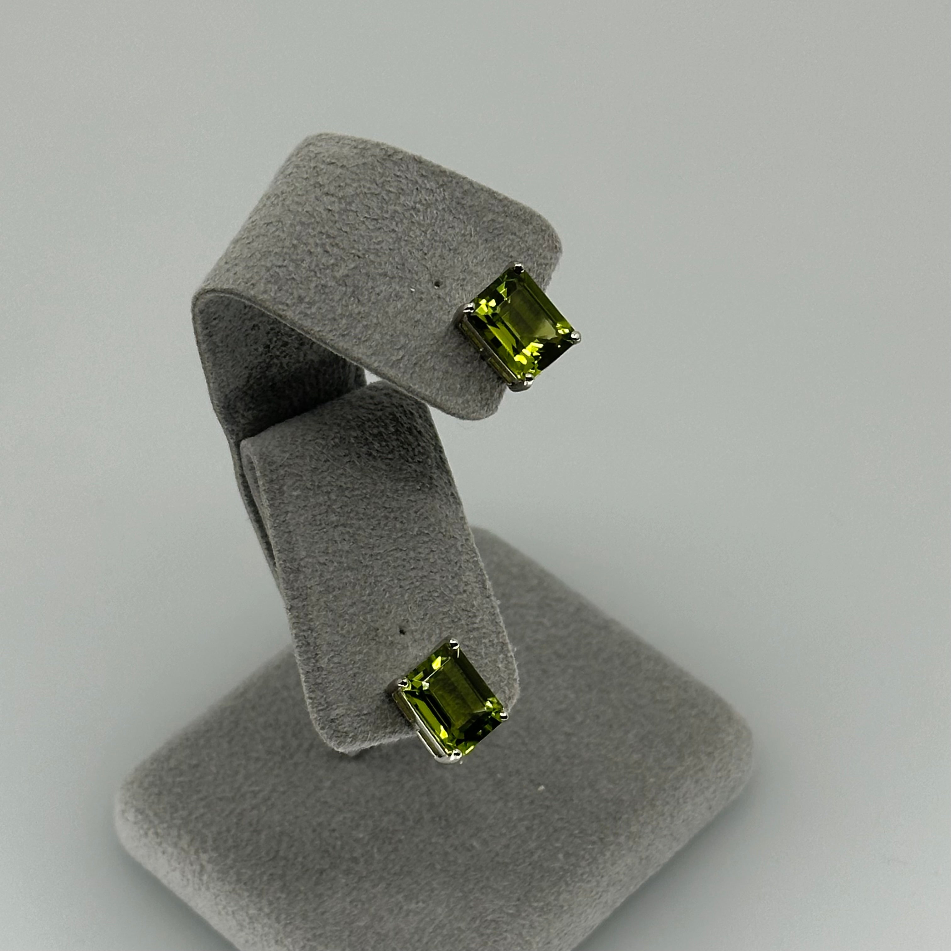 【フロリナ】ピアス ペリドット2ct前後×2 SQ｜A Jewelry Box 公式通販サイト