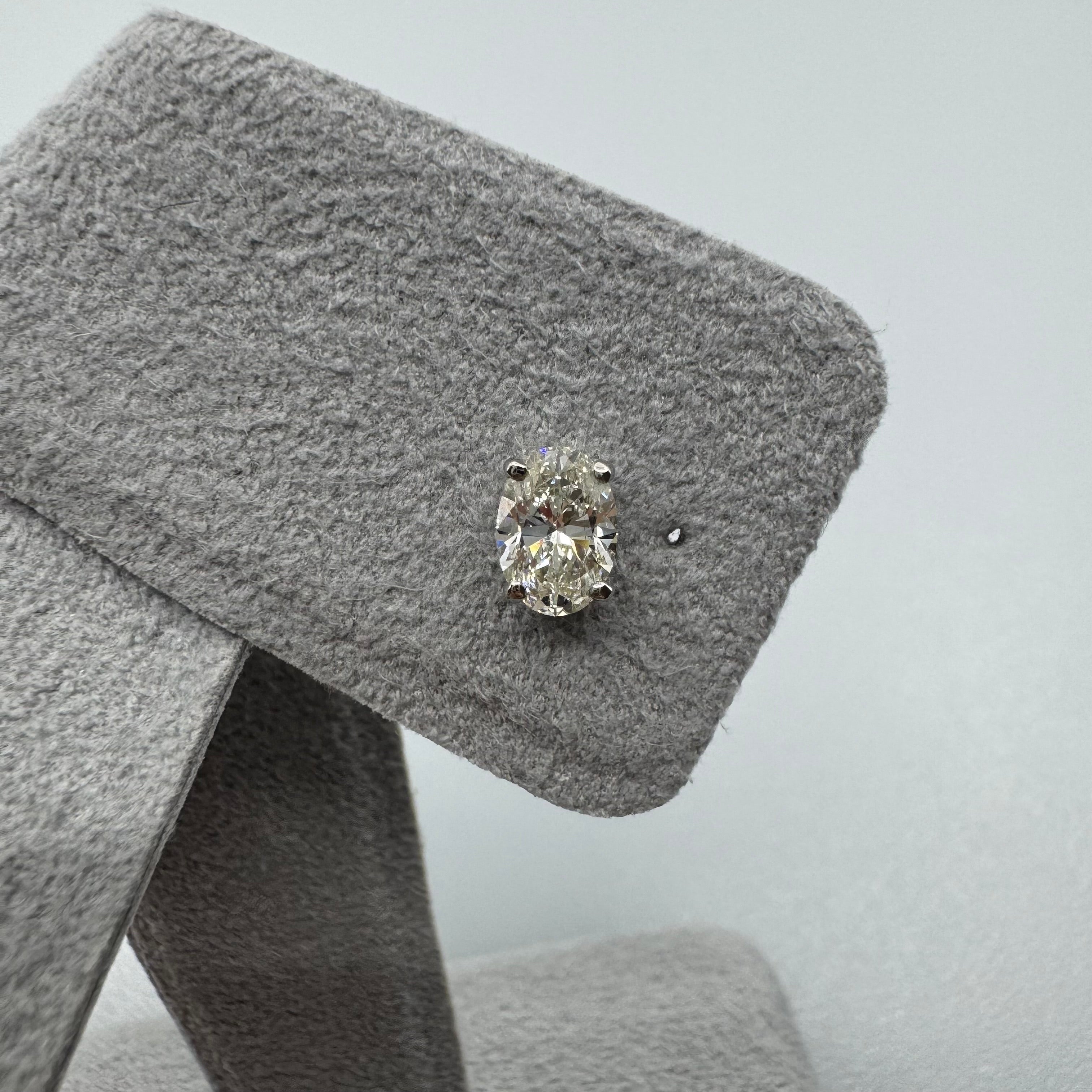 ［一点物/コリンヌ］ピアス ダイヤ 0.5ct×2 OV PT｜A Jewelry Box 公式通販サイト