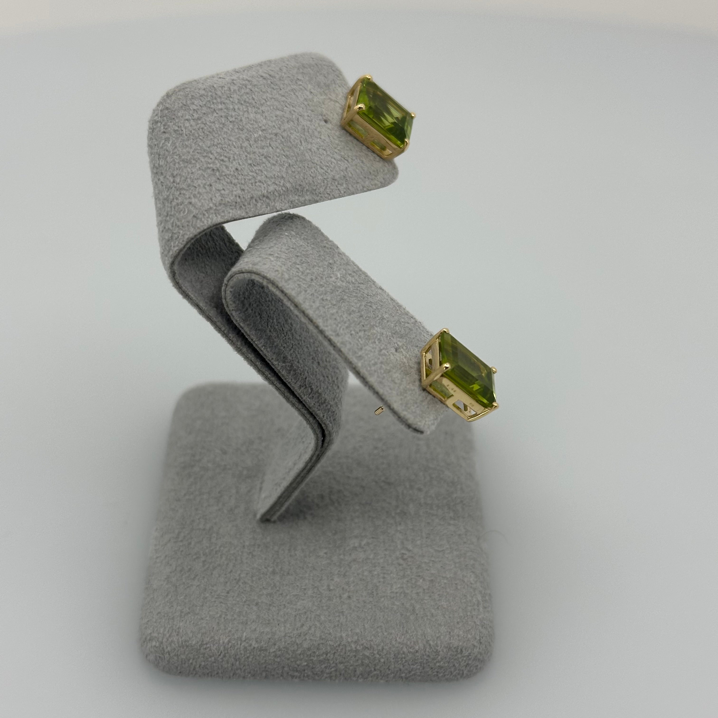 【フロリナ】ピアス ペリドット2ct前後×2 SQ｜A Jewelry Box 公式通販サイト
