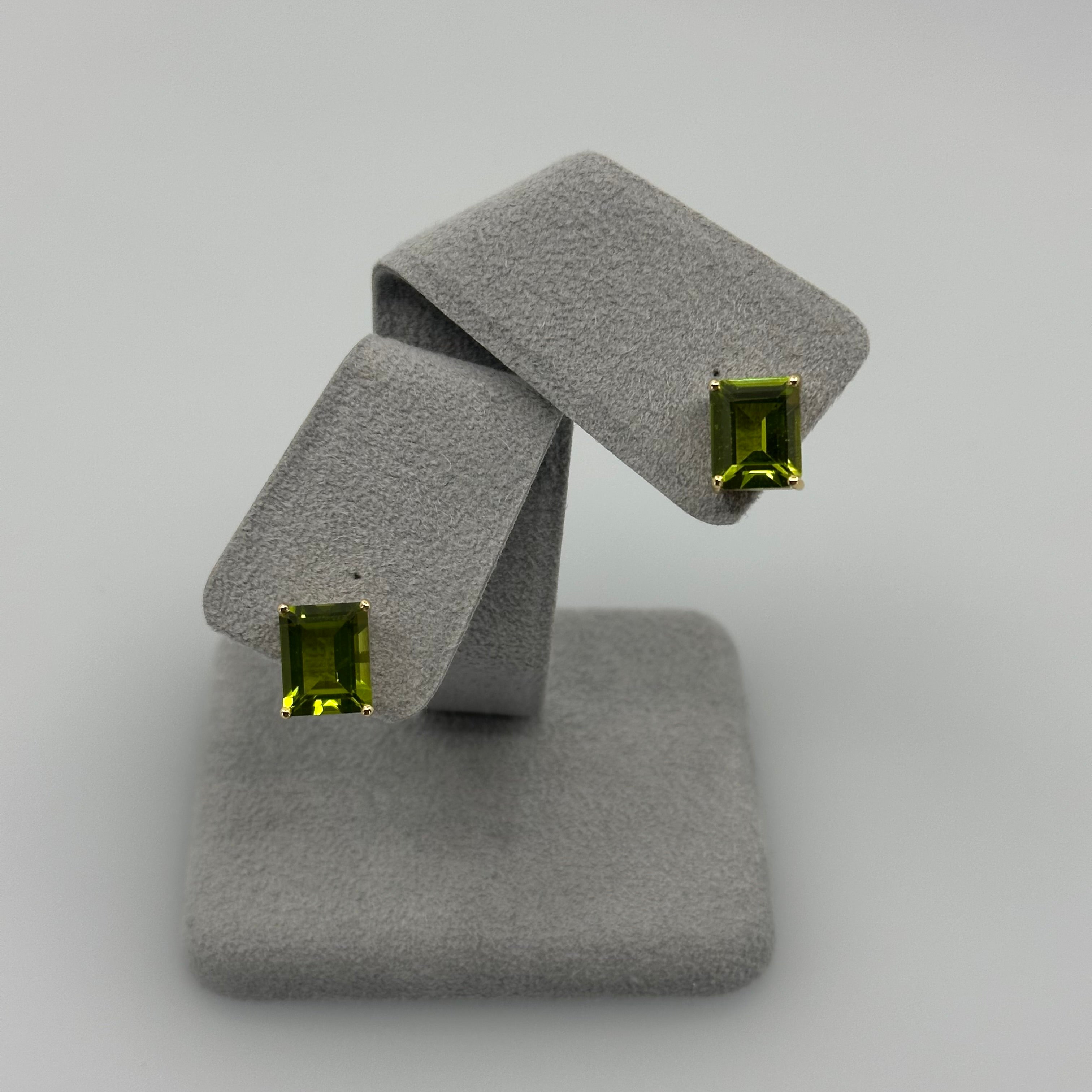 【フロリナ】ピアス ペリドット2ct前後×2 SQ｜A Jewelry Box 公式通販サイト