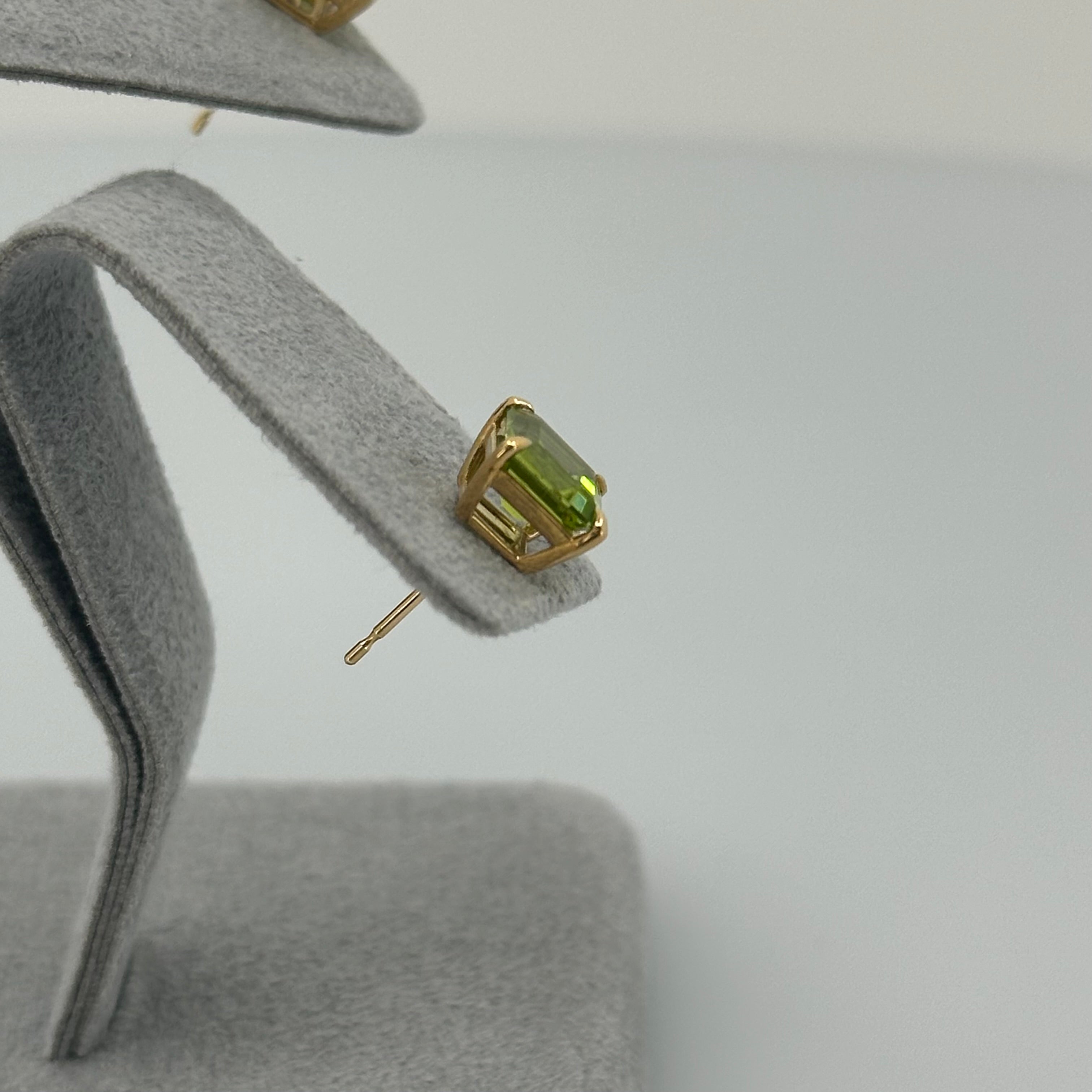 ［新作/ヌードアッシャー］ カラーストーンスタッドピアス