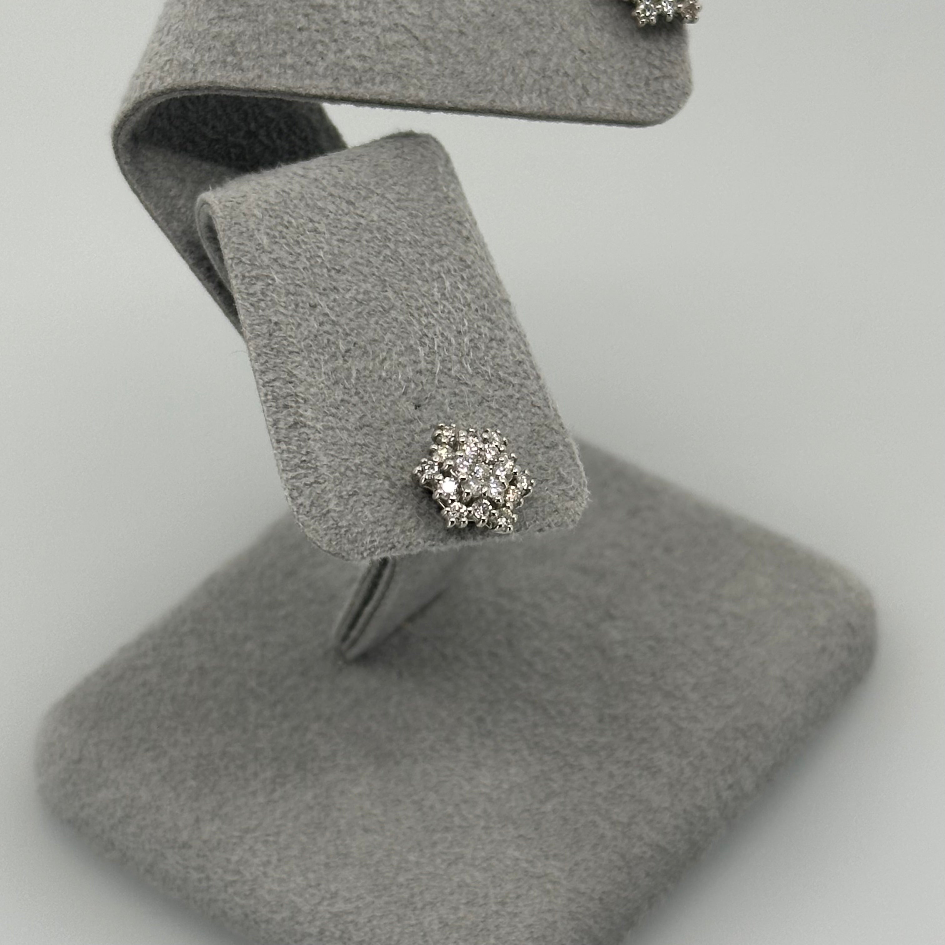 雪の結晶ピアス D 0.3ct 前後×2