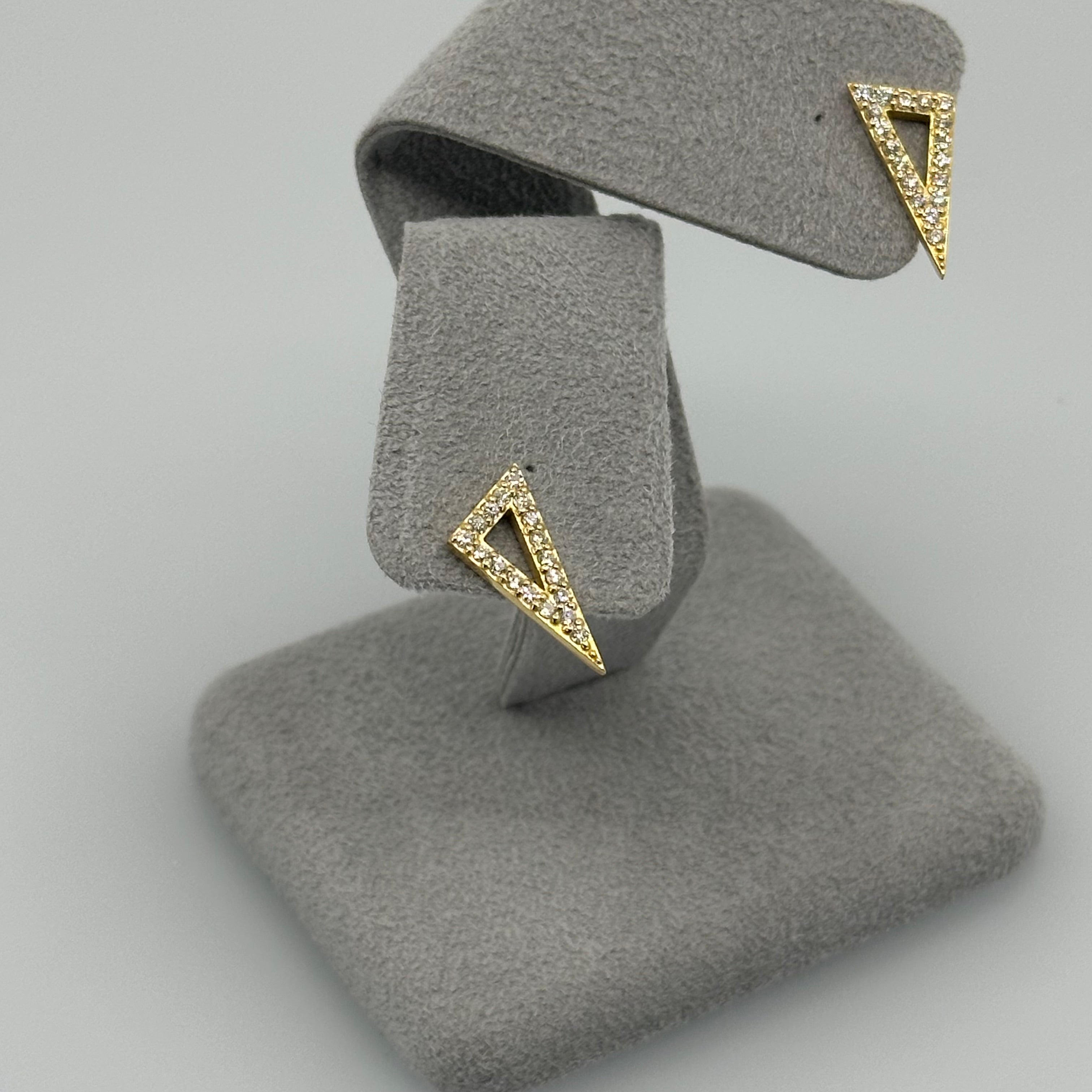 トライアングル　ダイヤピアス D0.2ct×2前後