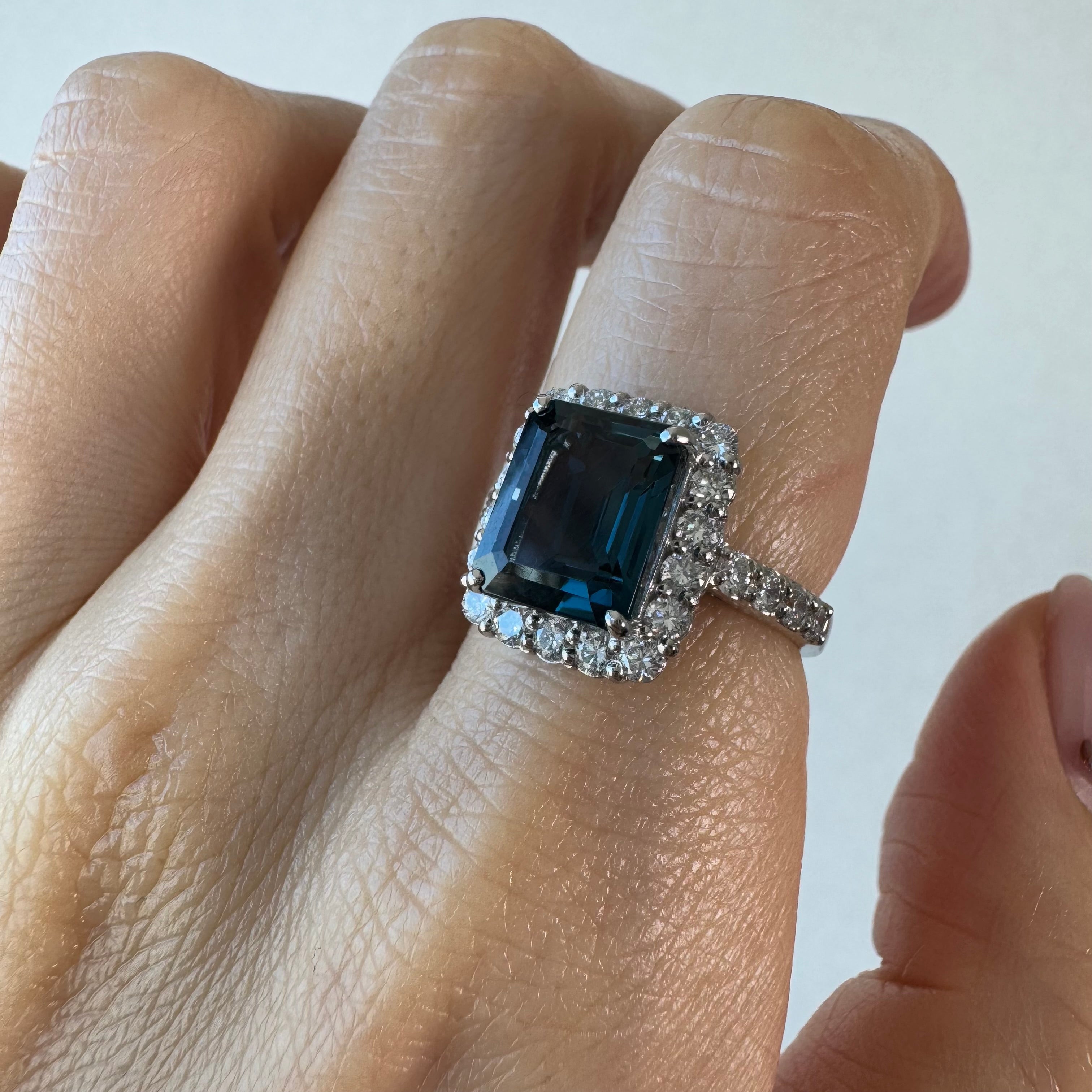 【オデットの羽飾り】リング ロンドンブルートパーズ 中石5ct前後 SQ｜A Jewelry Box 公式通販サイト