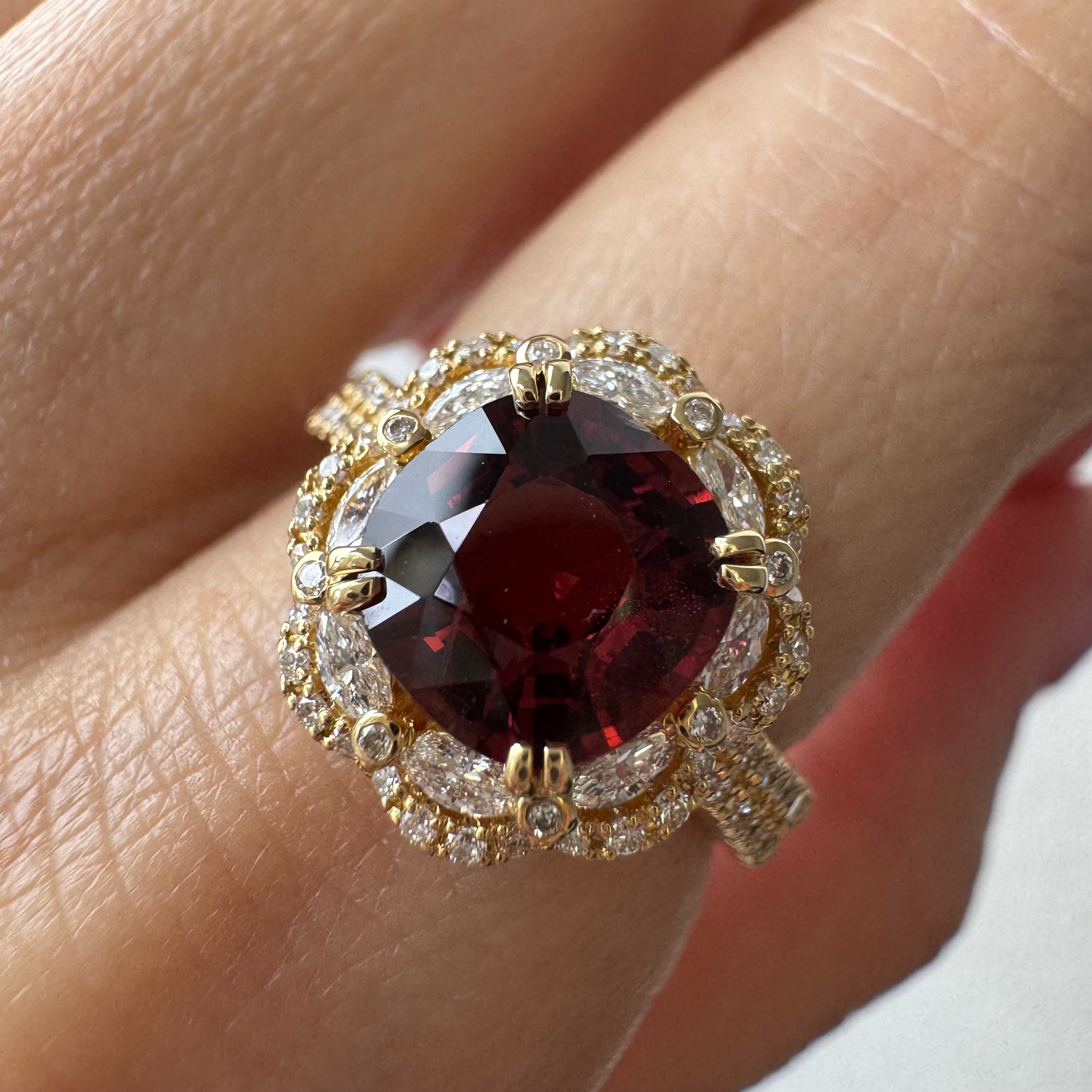 ［特別企画一点物/フルール］リング 幻クラスビルマ産ノーヒートレッドスピネル 2ct YG｜A Jewelry Box 公式通販サイト