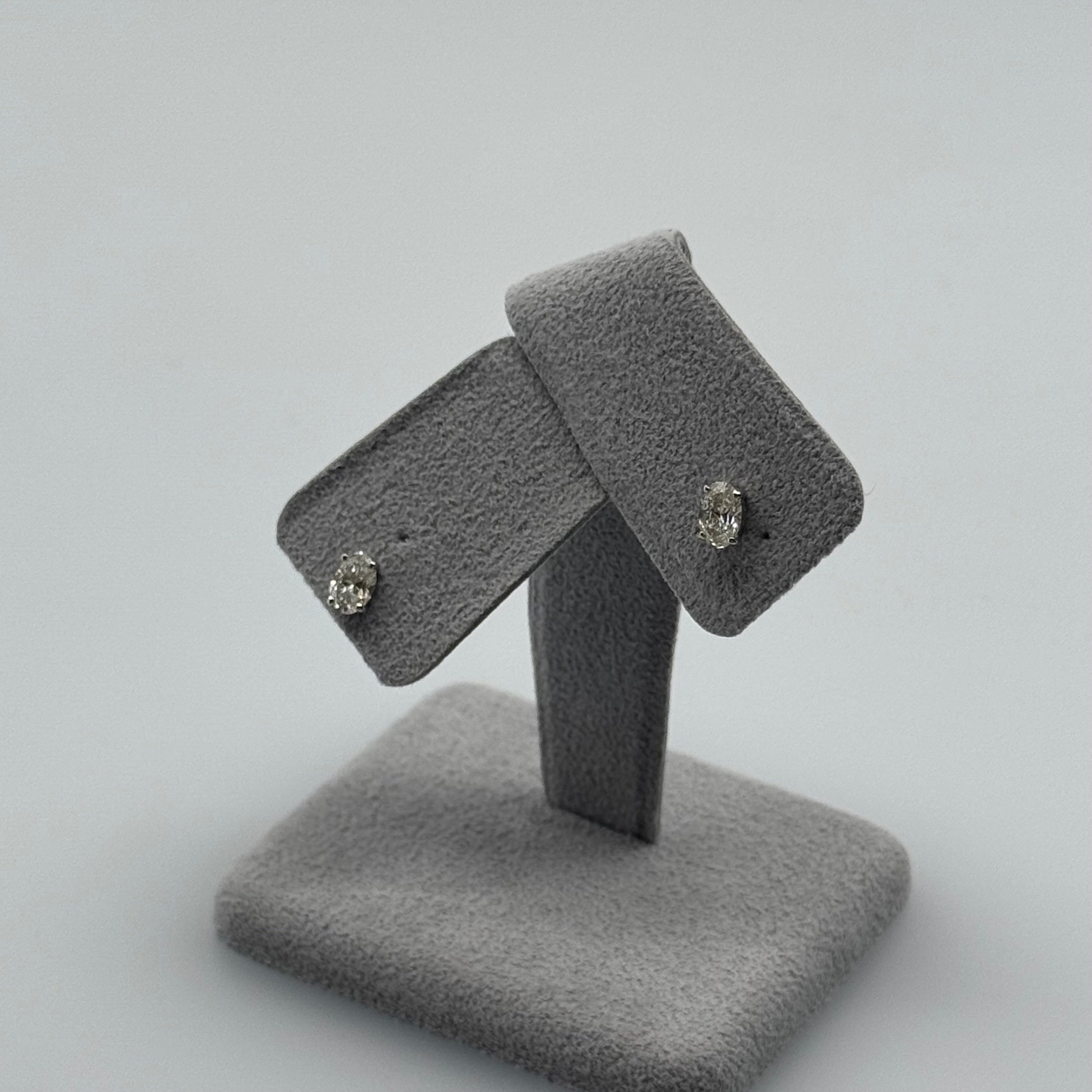 ［一点物/コリンヌ］ピアス ダイヤ 0.5ct×2 OV PT｜A Jewelry Box 公式通販サイト