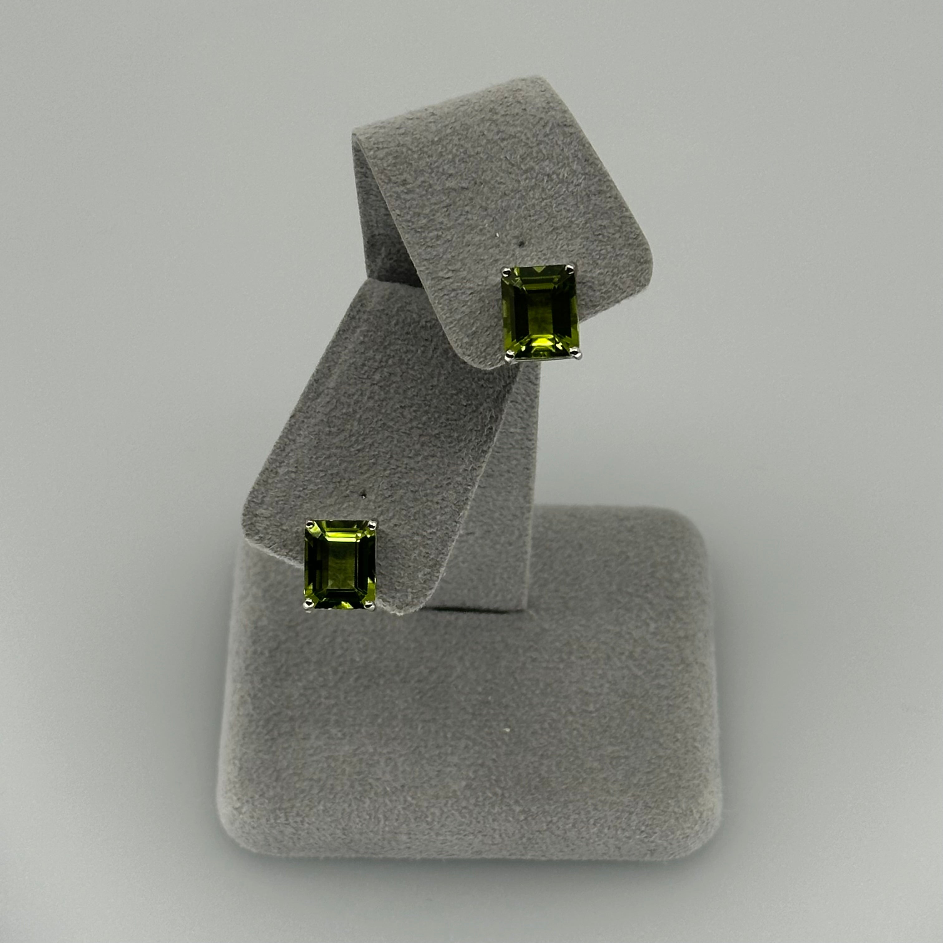 【フロリナ】ピアス ペリドット2ct前後×2 SQ｜A Jewelry Box 公式通販サイト