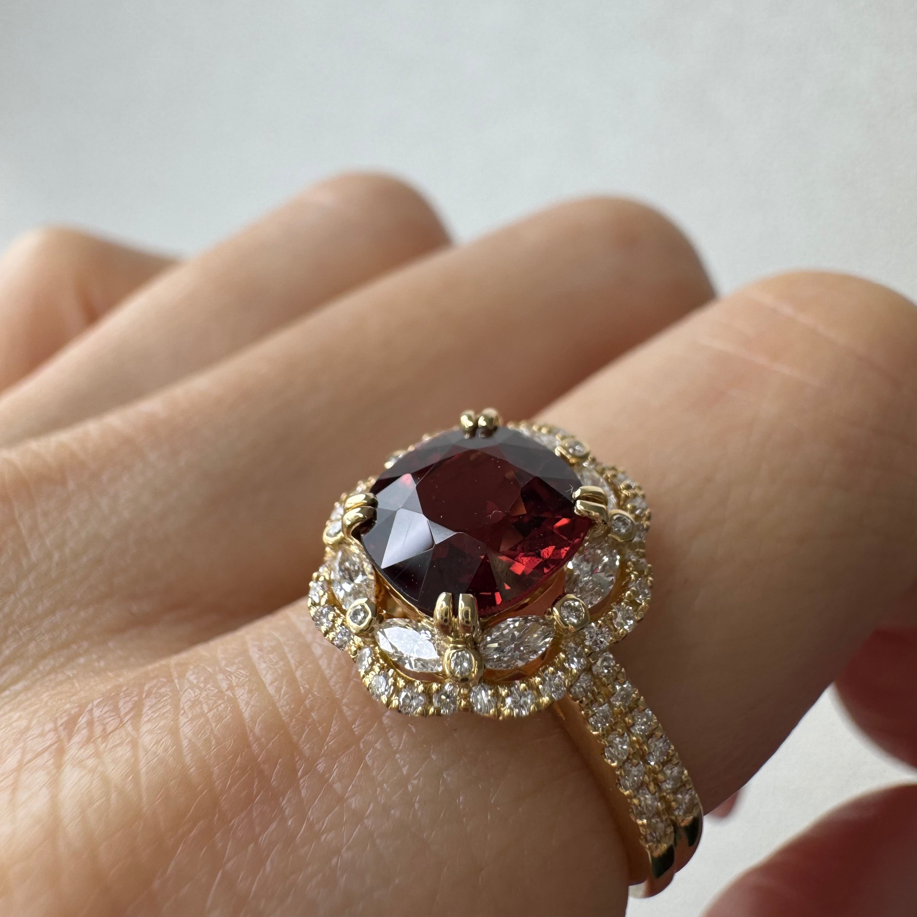 ［特別企画一点物/フルール］リング 幻クラスビルマ産ノーヒートレッドスピネル 2ct YG｜A Jewelry Box 公式通販サイト