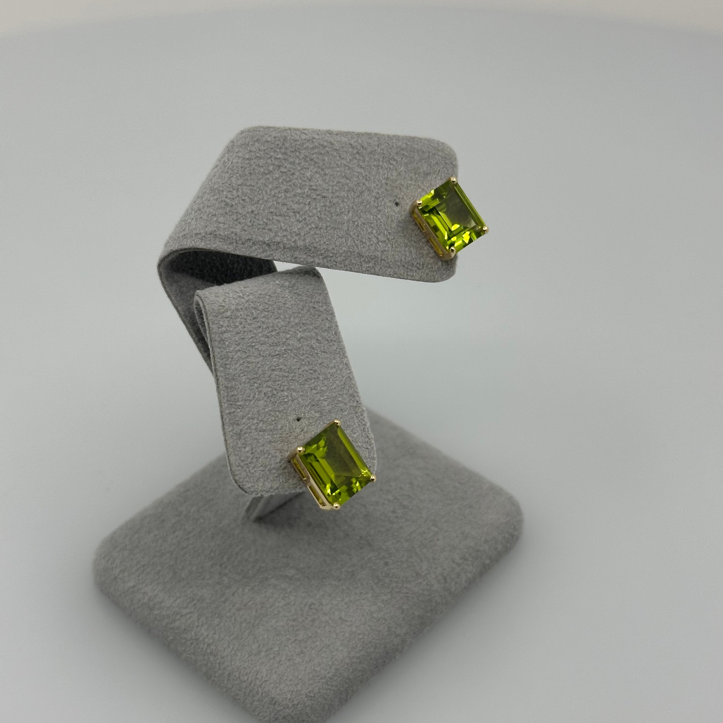 【フロリナ】ピアス ペリドット2ct前後×2 SQ｜A Jewelry Box 公式通販サイト
