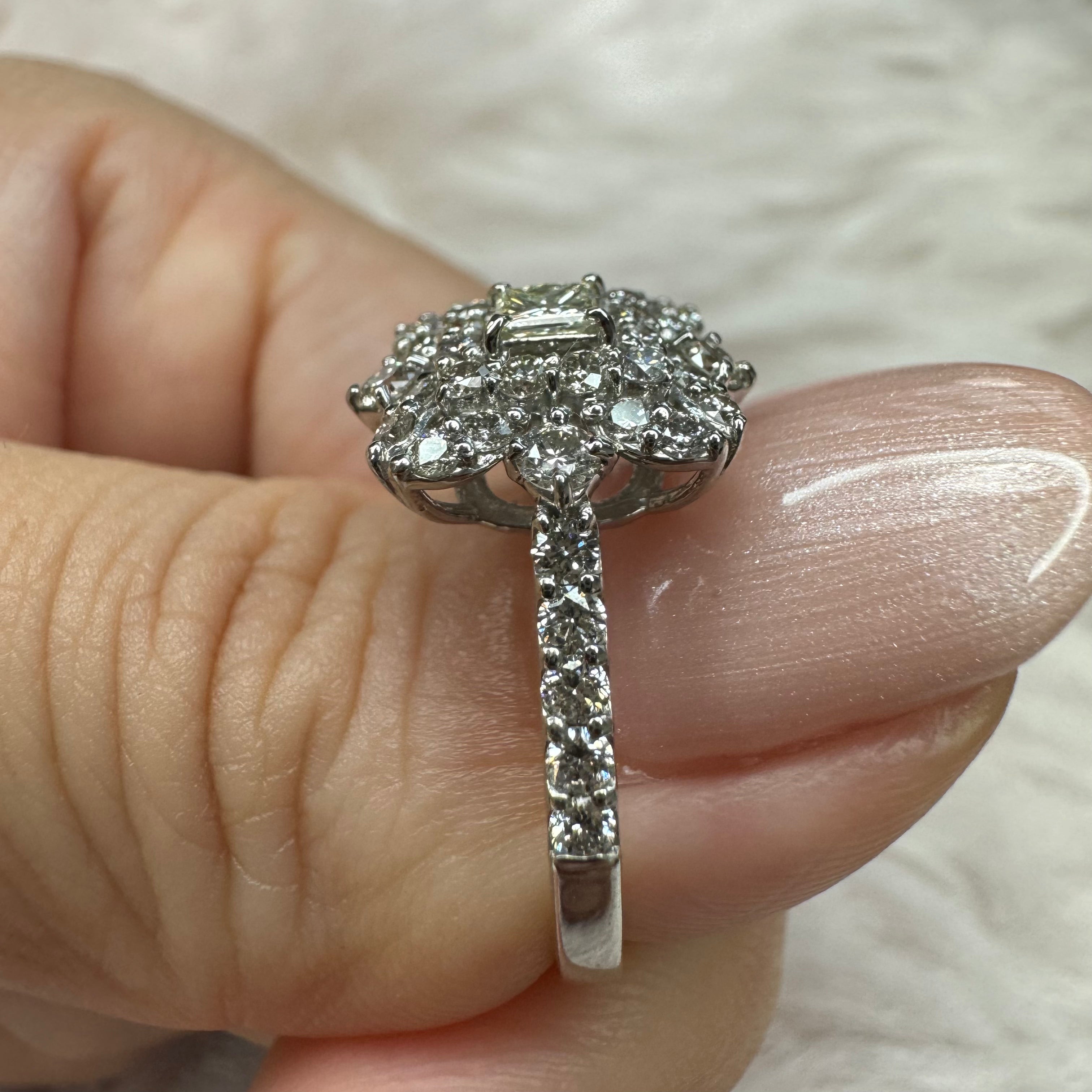 [アラベスク]白ダイヤ&ラウンドメレ｜A Jewelry Box 公式通販サイト