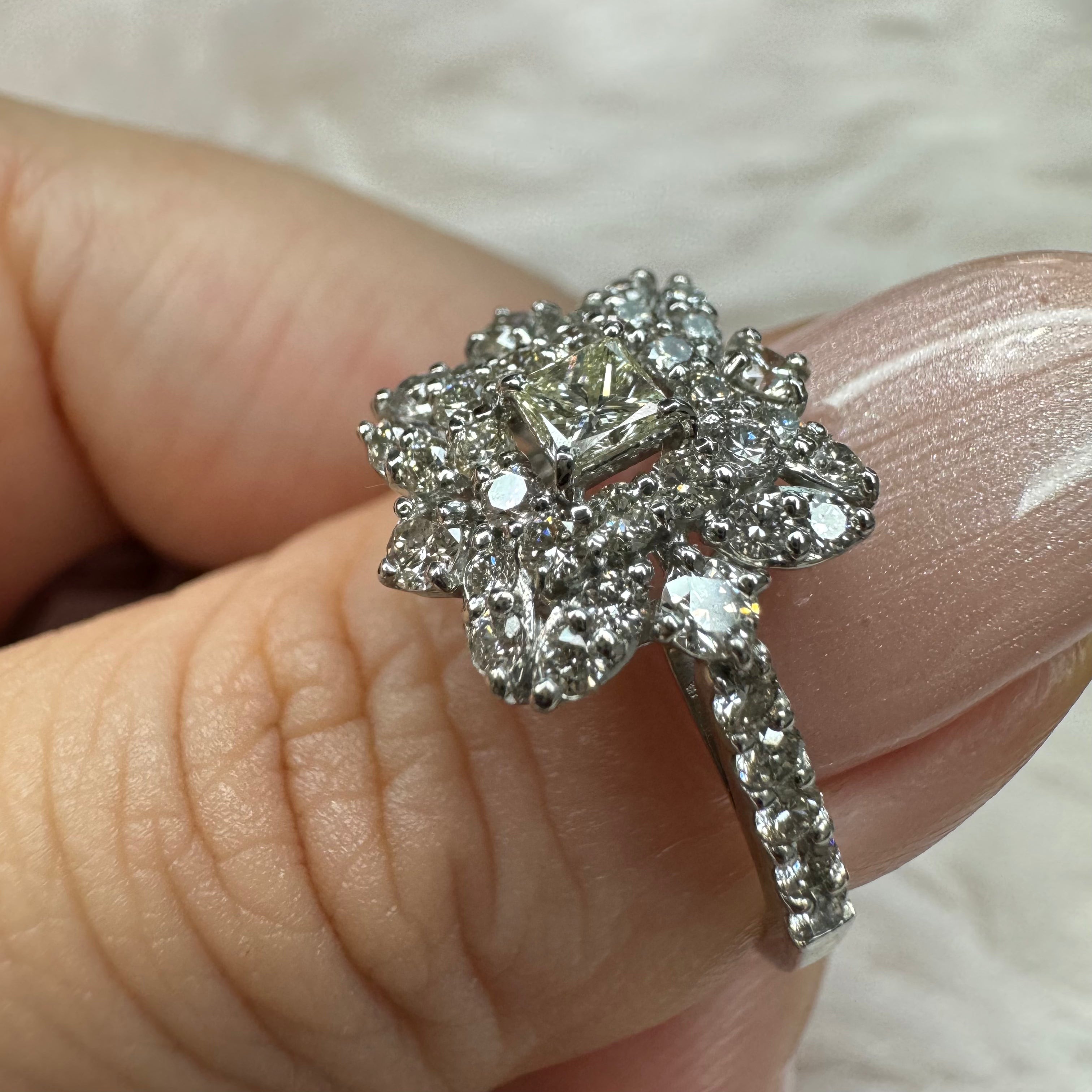 [アラベスク]白ダイヤ&ラウンドメレ｜A Jewelry Box 公式通販サイト