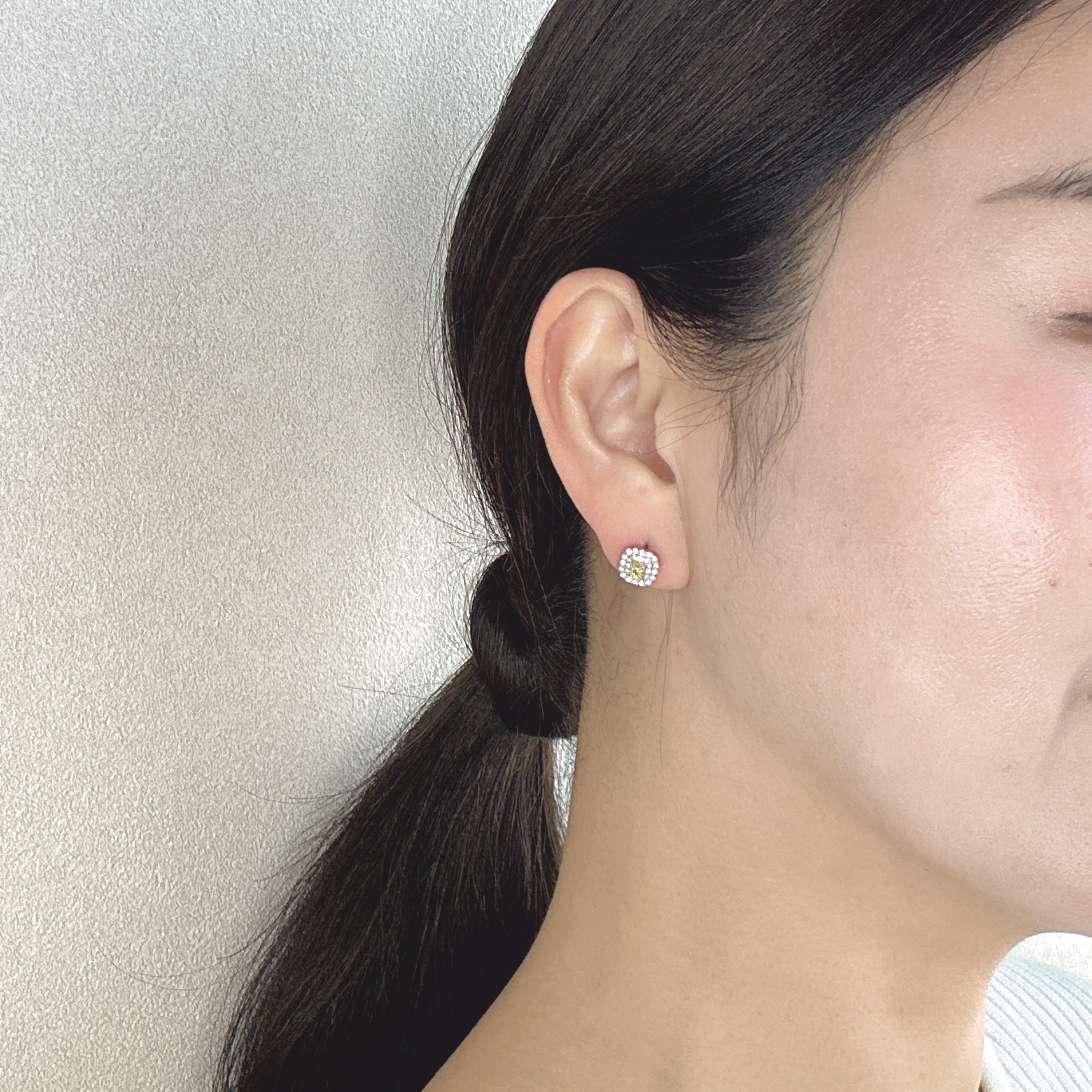 【ジョーヌ】ピアス ファンシーインテンスイエローダイヤ 0.15ct×2 SQ PT｜A Jewelry Box 公式通販サイト