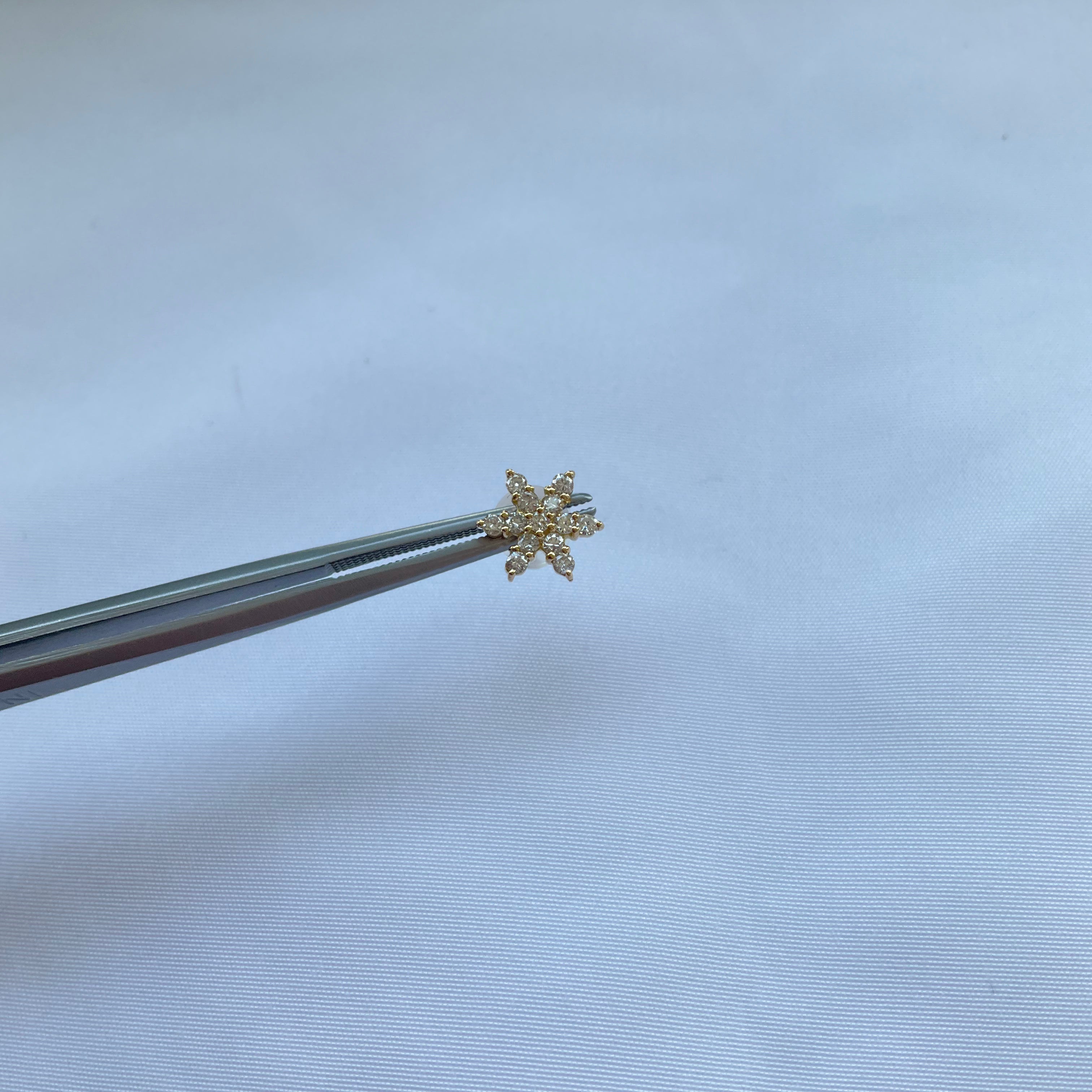 雪の結晶みたいなシンプルピアス　ダイヤ(0.2ct×2)｜A Jewelry Box 公式通販サイト