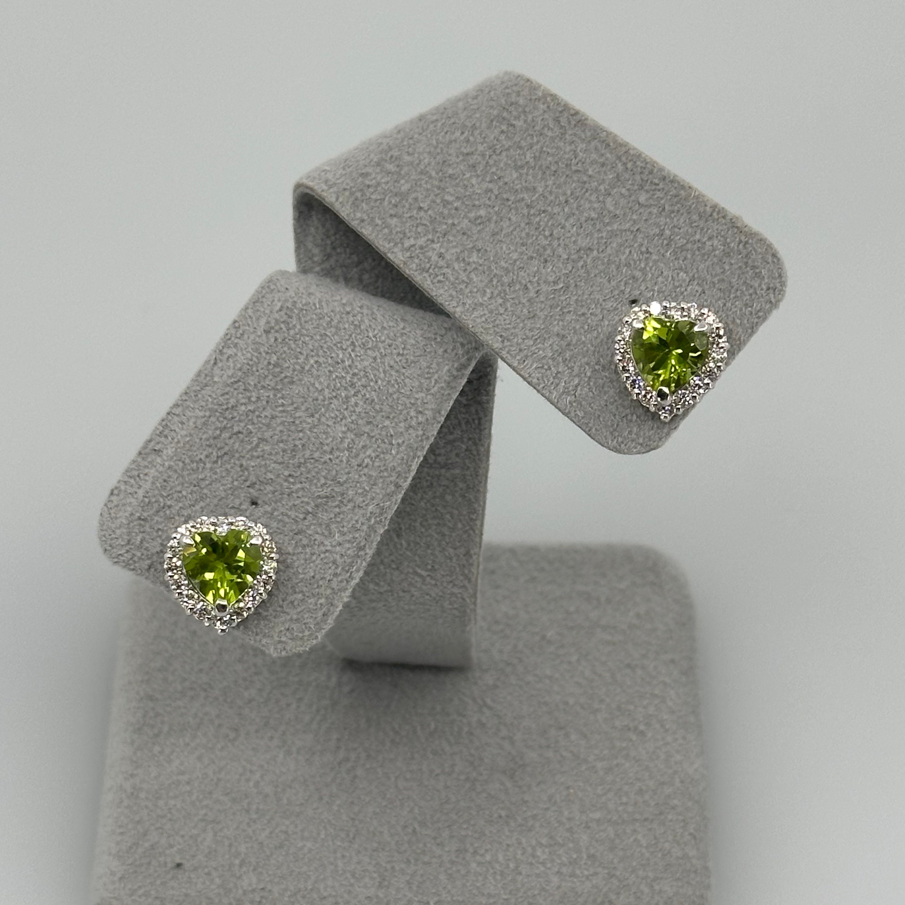 [一点物]ペリドットピアス 中石1.1ct前後×2 HS PT