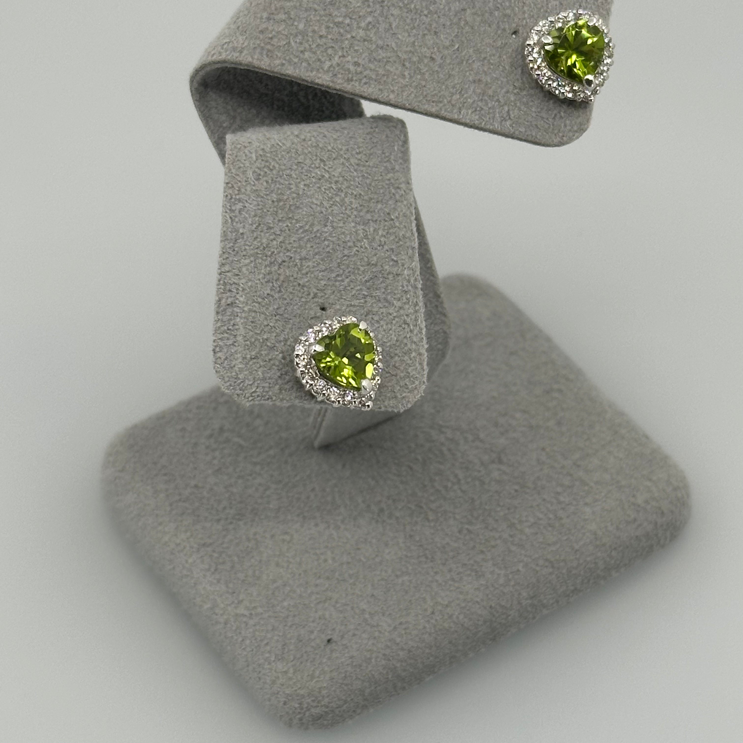 [一点物]ペリドットピアス 中石1.1ct前後×2 HS PT