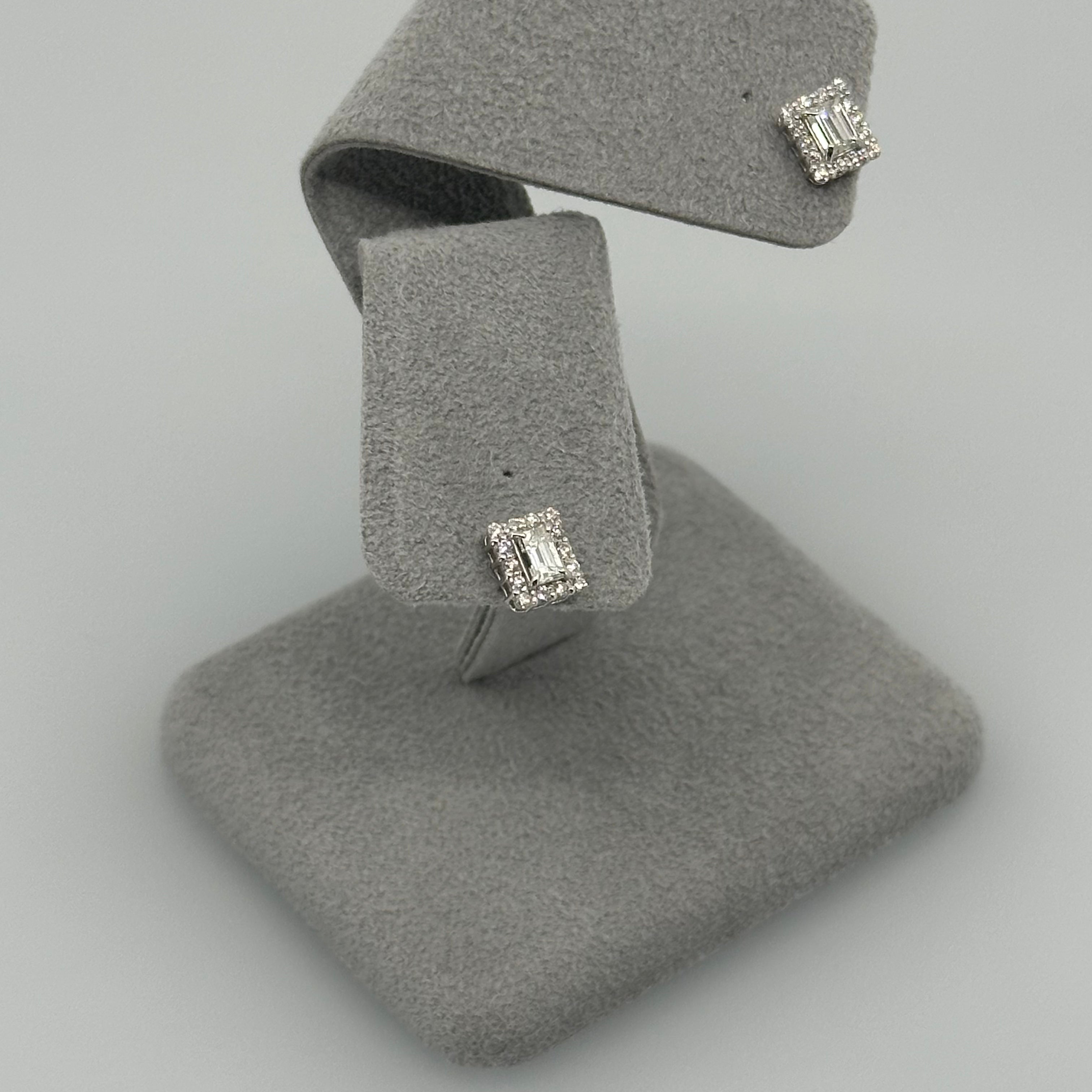 [一点物]ダイヤピアス 中石0.28ct前後×2 BK PT