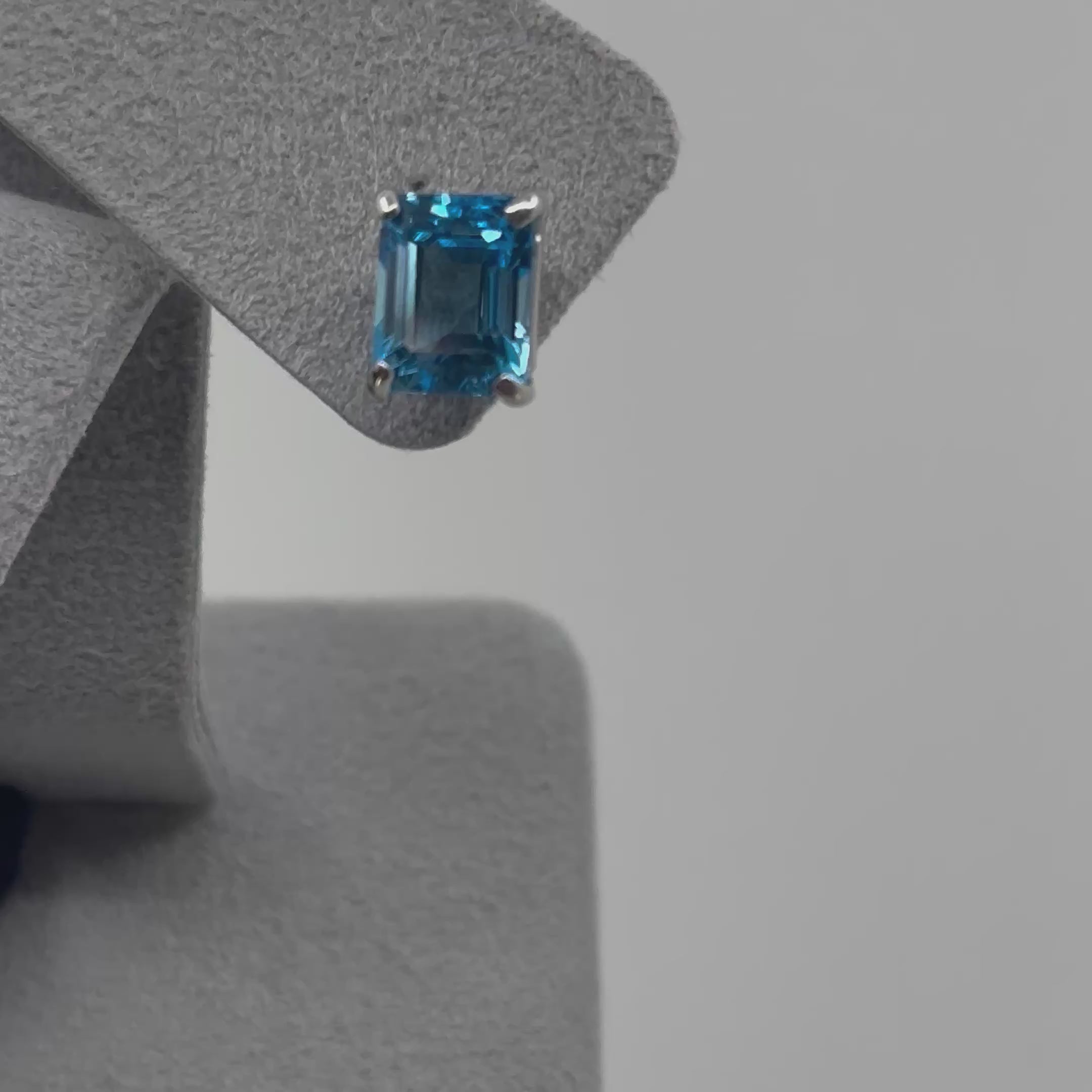 mn様 ロンドンブルートパーズ ジュエリーボックスピアス 新作/個数限定/ヌード］ カラーストーンスタッドピアス | A Jewelry
