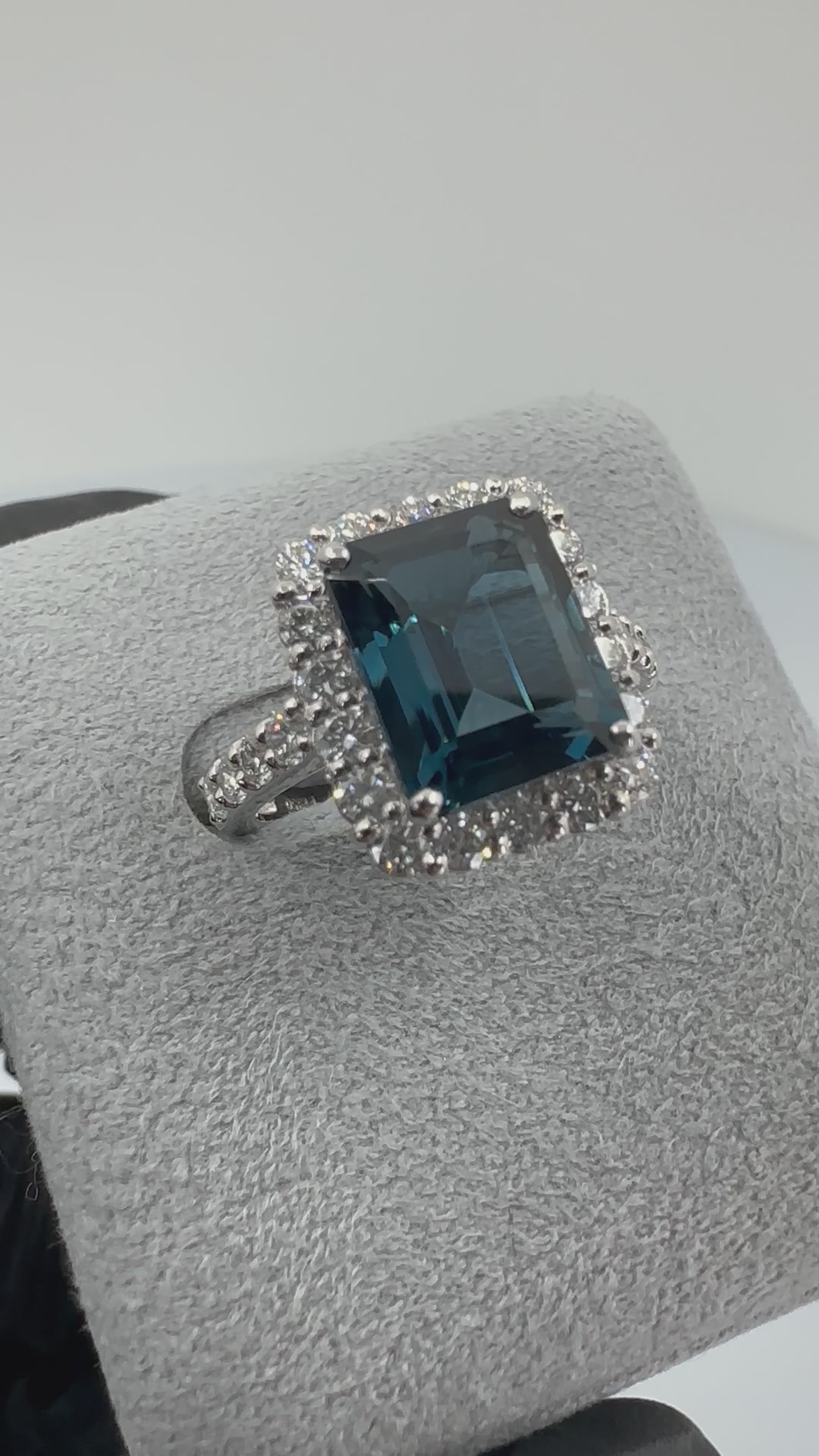 【オデットの羽飾り】リング ロンドンブルートパーズ 中石5ct前後 SQ｜A Jewelry Box 公式通販サイト