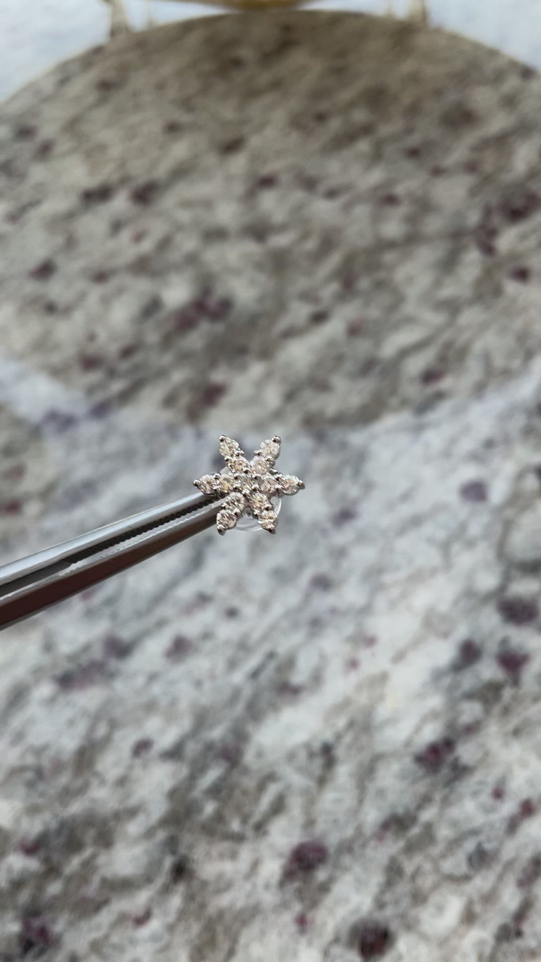 雪の結晶みたいなシンプルピアス　ダイヤ(0.2ct×2)｜A Jewelry Box 公式通販サイト