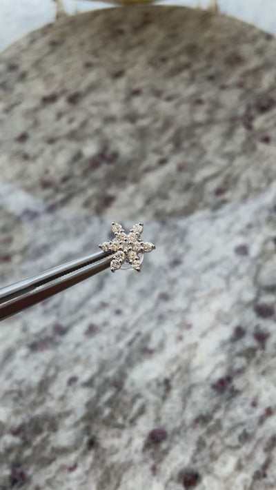 雪の結晶みたいなシンプルピアス　ダイヤ(0.2ct×2)｜A Jewelry Box 公式通販サイト