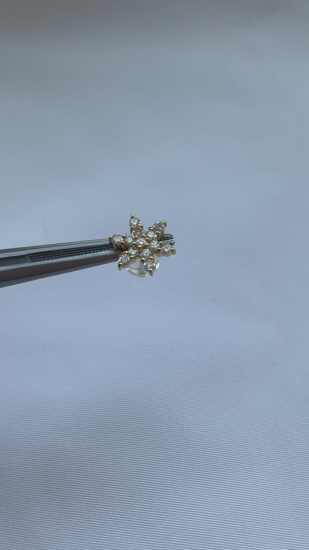 雪の結晶みたいなシンプルピアス　ダイヤ(0.2ct×2)｜A Jewelry Box 公式通販サイト